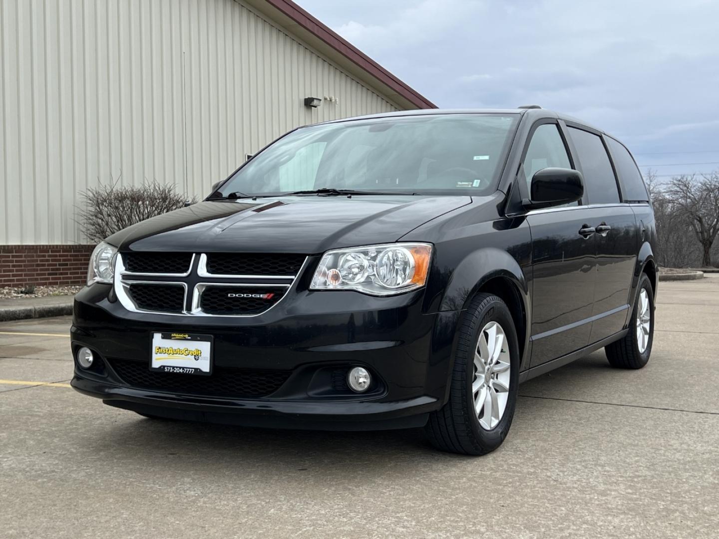 2019 BLACK /Black Leather/Suede DODGE GRAND CARAVAN SXT (2C4RDGCGXKR) with an 3.6L V6 engine, Automatic transmission, located at 2990 Old Orchard Rd., Jackson, MO, 63755, 37.354214, -89.612106 - 2019 Dodge Grand Caravan SXT 92xxx miles Front Wheel Drive 3.6L V6 Automatic 3rd Row Stow 'N Go Backup Camera Power Driver Seat Bluetooth Cruise Remote Start Power Windows/Locks/Mirrors We have financing available and we accept trades! Fill out a credit application on our website or com - Photo#6