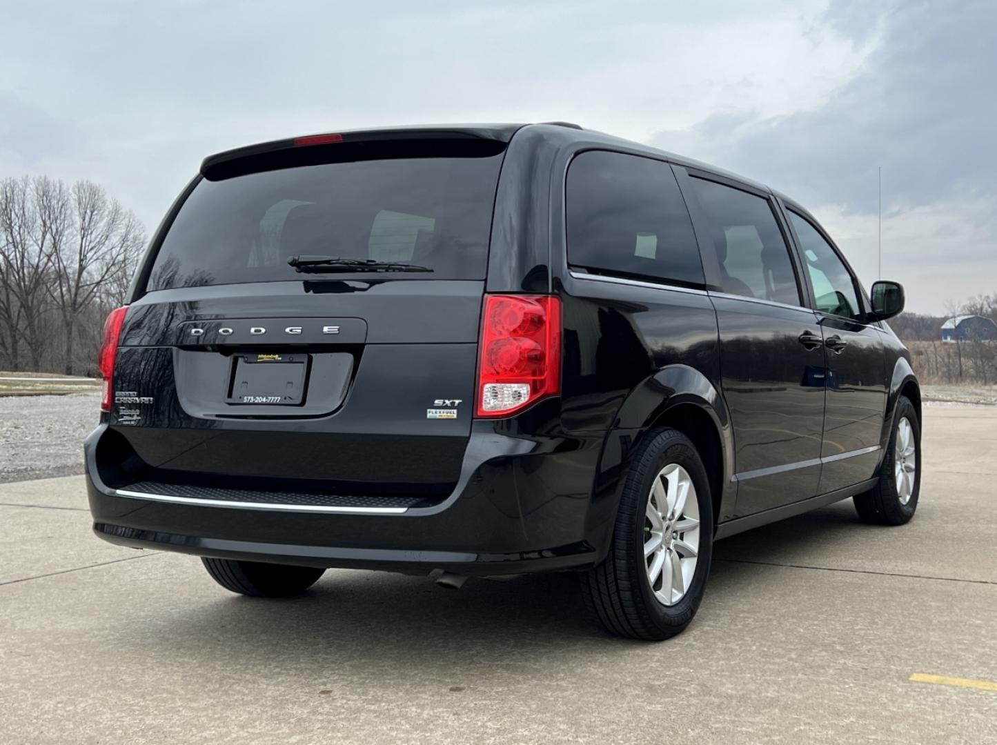 2019 BLACK /Black Leather/Suede DODGE GRAND CARAVAN SXT (2C4RDGCGXKR) with an 3.6L V6 engine, Automatic transmission, located at 2990 Old Orchard Rd., Jackson, MO, 63755, 37.354214, -89.612106 - 2019 Dodge Grand Caravan SXT 92xxx miles Front Wheel Drive 3.6L V6 Automatic 3rd Row Stow 'N Go Backup Camera Power Driver Seat Bluetooth Cruise Remote Start Power Windows/Locks/Mirrors We have financing available and we accept trades! Fill out a credit application on our website or com - Photo#9