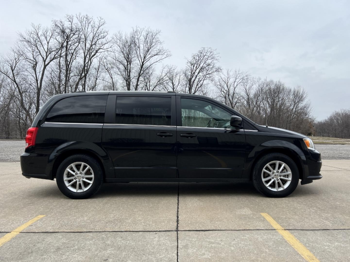 2019 BLACK /Black Leather/Suede DODGE GRAND CARAVAN SXT (2C4RDGCGXKR) with an 3.6L V6 engine, Automatic transmission, located at 2990 Old Orchard Rd., Jackson, MO, 63755, 37.354214, -89.612106 - 2019 Dodge Grand Caravan SXT 92xxx miles Front Wheel Drive 3.6L V6 Automatic 3rd Row Stow 'N Go Backup Camera Power Driver Seat Bluetooth Cruise Remote Start Power Windows/Locks/Mirrors We have financing available and we accept trades! Fill out a credit application on our website or com - Photo#8