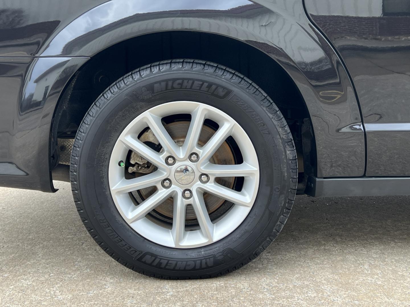 2019 BLACK /Black Leather/Suede DODGE GRAND CARAVAN SXT (2C4RDGCGXKR) with an 3.6L V6 engine, Automatic transmission, located at 2990 Old Orchard Rd., Jackson, MO, 63755, 37.354214, -89.612106 - 2019 Dodge Grand Caravan SXT 92xxx miles Front Wheel Drive 3.6L V6 Automatic 3rd Row Stow 'N Go Backup Camera Power Driver Seat Bluetooth Cruise Remote Start Power Windows/Locks/Mirrors We have financing available and we accept trades! Fill out a credit application on our website or com - Photo#38