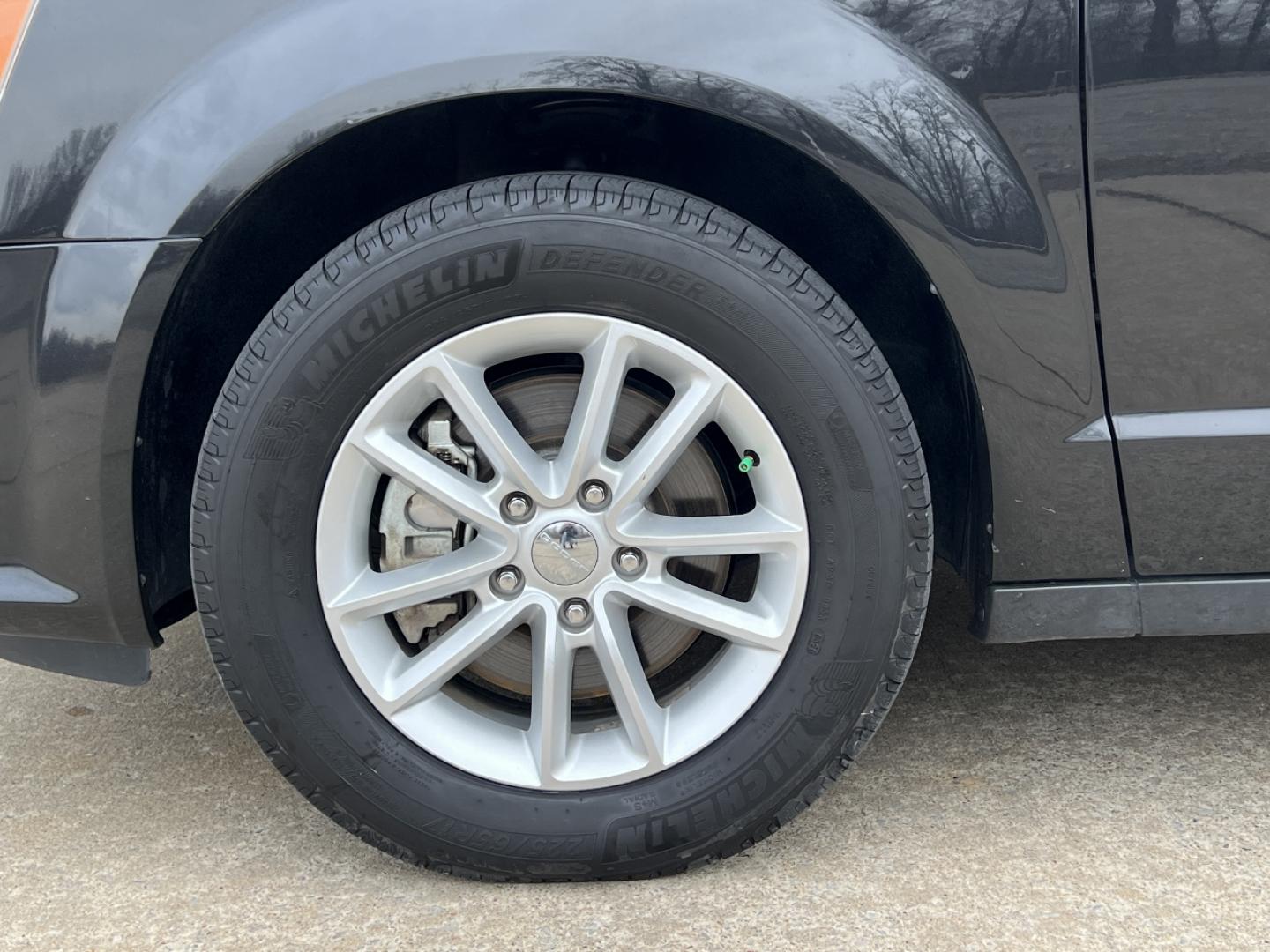 2019 BLACK /Black Leather/Suede DODGE GRAND CARAVAN SXT (2C4RDGCGXKR) with an 3.6L V6 engine, Automatic transmission, located at 2990 Old Orchard Rd., Jackson, MO, 63755, 37.354214, -89.612106 - 2019 Dodge Grand Caravan SXT 92xxx miles Front Wheel Drive 3.6L V6 Automatic 3rd Row Stow 'N Go Backup Camera Power Driver Seat Bluetooth Cruise Remote Start Power Windows/Locks/Mirrors We have financing available and we accept trades! Fill out a credit application on our website or com - Photo#35