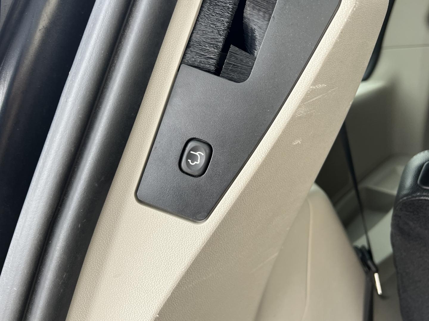 2019 BLACK /Black Leather/Suede DODGE GRAND CARAVAN SXT (2C4RDGCGXKR) with an 3.6L V6 engine, Automatic transmission, located at 2990 Old Orchard Rd., Jackson, MO, 63755, 37.354214, -89.612106 - 2019 Dodge Grand Caravan SXT 92xxx miles Front Wheel Drive 3.6L V6 Automatic 3rd Row Stow 'N Go Backup Camera Power Driver Seat Bluetooth Cruise Remote Start Power Windows/Locks/Mirrors We have financing available and we accept trades! Fill out a credit application on our website or com - Photo#22