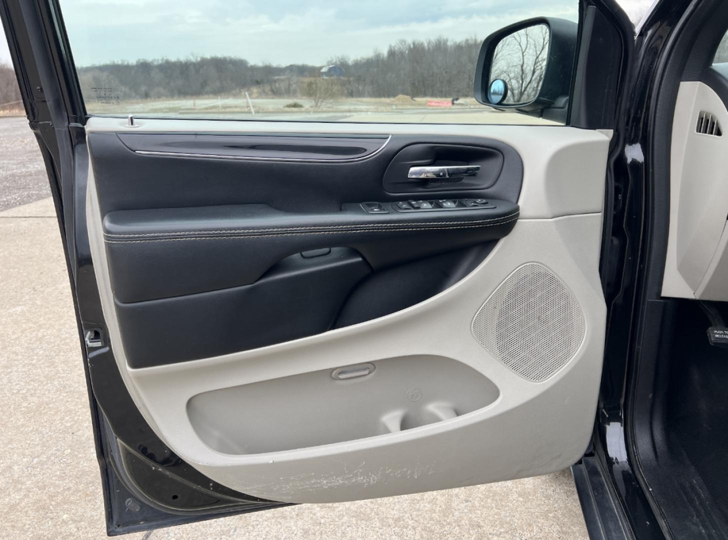 2019 BLACK /Black Leather/Suede DODGE GRAND CARAVAN SXT (2C4RDGCGXKR) with an 3.6L V6 engine, Automatic transmission, located at 2990 Old Orchard Rd., Jackson, MO, 63755, 37.354214, -89.612106 - 2019 Dodge Grand Caravan SXT 92xxx miles Front Wheel Drive 3.6L V6 Automatic 3rd Row Stow 'N Go Backup Camera Power Driver Seat Bluetooth Cruise Remote Start Power Windows/Locks/Mirrors We have financing available and we accept trades! Fill out a credit application on our website or com - Photo#13