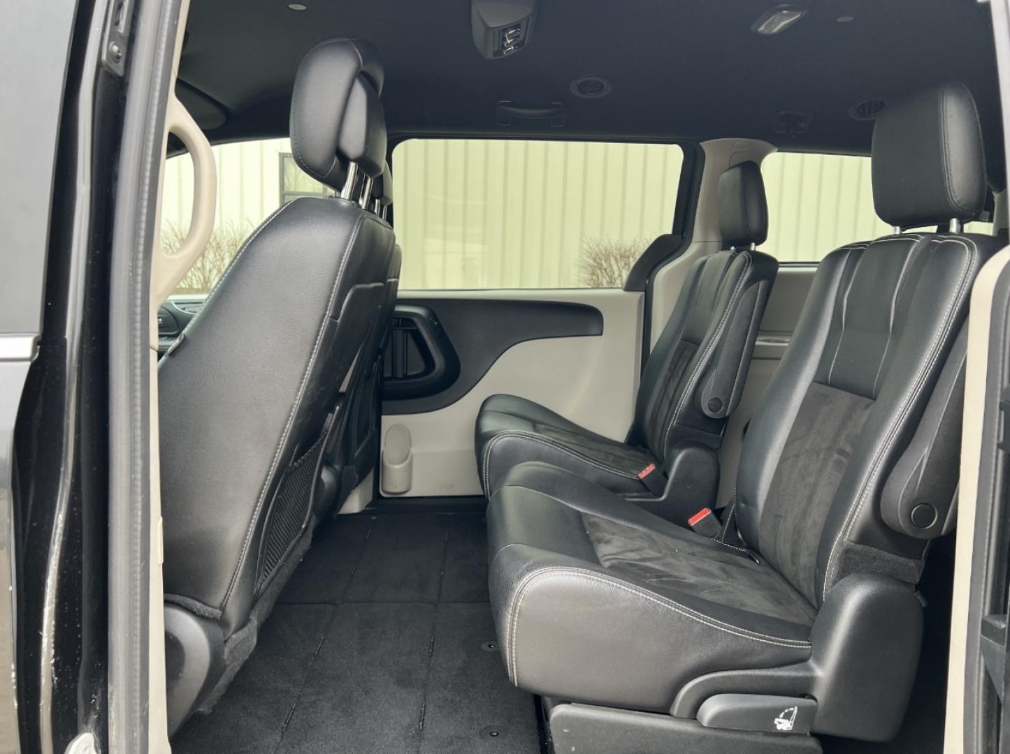 2019 BLACK /Black Leather/Suede DODGE GRAND CARAVAN SXT (2C4RDGCGXKR) with an 3.6L V6 engine, Automatic transmission, located at 2990 Old Orchard Rd., Jackson, MO, 63755, 37.354214, -89.612106 - 2019 Dodge Grand Caravan SXT 92xxx miles Front Wheel Drive 3.6L V6 Automatic 3rd Row Stow 'N Go Backup Camera Power Driver Seat Bluetooth Cruise Remote Start Power Windows/Locks/Mirrors We have financing available and we accept trades! Fill out a credit application on our website or com - Photo#17