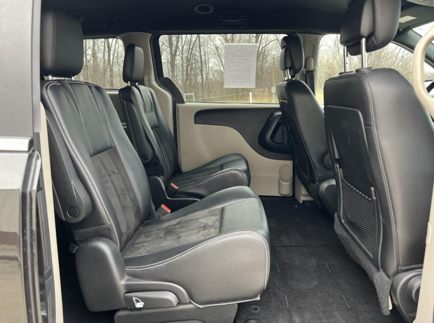 2019 BLACK /Black Leather/Suede DODGE GRAND CARAVAN SXT (2C4RDGCGXKR) with an 3.6L V6 engine, Automatic transmission, located at 2990 Old Orchard Rd., Jackson, MO, 63755, 37.354214, -89.612106 - 2019 Dodge Grand Caravan SXT 92xxx miles Front Wheel Drive 3.6L V6 Automatic 3rd Row Stow 'N Go Backup Camera Power Driver Seat Bluetooth Cruise Remote Start Power Windows/Locks/Mirrors We have financing available and we accept trades! Fill out a credit application on our website or com - Photo#18