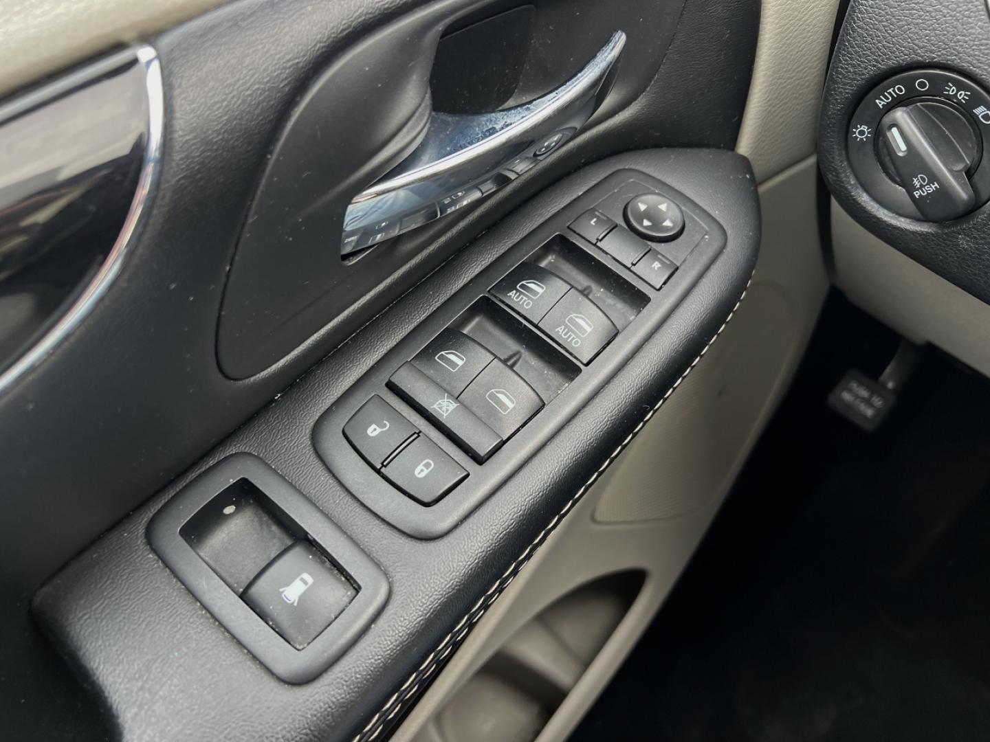 2019 BLACK /Black Leather/Suede DODGE GRAND CARAVAN SXT (2C4RDGCGXKR) with an 3.6L V6 engine, Automatic transmission, located at 2990 Old Orchard Rd., Jackson, MO, 63755, 37.354214, -89.612106 - 2019 Dodge Grand Caravan SXT 92xxx miles Front Wheel Drive 3.6L V6 Automatic 3rd Row Stow 'N Go Backup Camera Power Driver Seat Bluetooth Cruise Remote Start Power Windows/Locks/Mirrors We have financing available and we accept trades! Fill out a credit application on our website or com - Photo#28