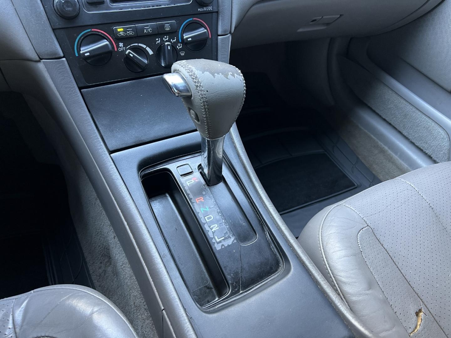 2003 WHITE /Gray Leather TOYOTA AVALON XL (4T1BF28B53U) with an 3.0L V6 engine, Automatic transmission, located at 2990 Old Orchard Rd., Jackson, MO, 63755, 37.354214, -89.612106 - 2003 Toyota Avalon XL 132xxx miles Front Wheel Drive 3.0L V6 Automatic Leather Power Seats Sunroof Cruise Power Windows/Locks/Mirrors We have financing available and we accept trades! Fill out a credit application on our website or come by today! If you have any questions, give us a call - Photo#22