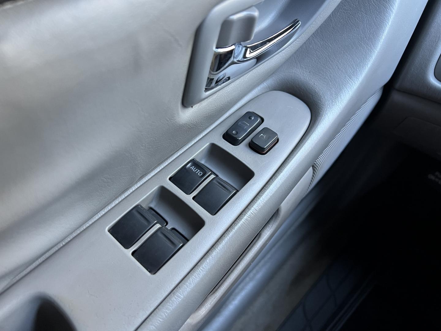 2003 WHITE /Gray Leather TOYOTA AVALON XL (4T1BF28B53U) with an 3.0L V6 engine, Automatic transmission, located at 2990 Old Orchard Rd., Jackson, MO, 63755, 37.354214, -89.612106 - 2003 Toyota Avalon XL 132xxx miles Front Wheel Drive 3.0L V6 Automatic Leather Power Seats Sunroof Cruise Power Windows/Locks/Mirrors We have financing available and we accept trades! Fill out a credit application on our website or come by today! If you have any questions, give us a call - Photo#26