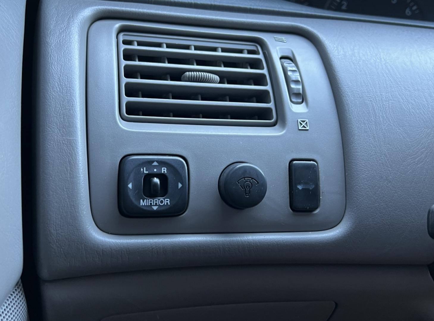 2003 WHITE /Gray Leather TOYOTA AVALON XL (4T1BF28B53U) with an 3.0L V6 engine, Automatic transmission, located at 2990 Old Orchard Rd., Jackson, MO, 63755, 37.354214, -89.612106 - 2003 Toyota Avalon XL 132xxx miles Front Wheel Drive 3.0L V6 Automatic Leather Power Seats Sunroof Cruise Power Windows/Locks/Mirrors We have financing available and we accept trades! Fill out a credit application on our website or come by today! If you have any questions, give us a call - Photo#27