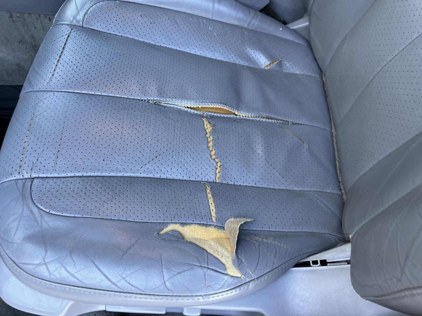 2003 WHITE /Gray Leather TOYOTA AVALON XL (4T1BF28B53U) with an 3.0L V6 engine, Automatic transmission, located at 2990 Old Orchard Rd., Jackson, MO, 63755, 37.354214, -89.612106 - 2003 Toyota Avalon XL 132xxx miles Front Wheel Drive 3.0L V6 Automatic Leather Power Seats Sunroof Cruise Power Windows/Locks/Mirrors We have financing available and we accept trades! Fill out a credit application on our website or come by today! If you have any questions, give us a call - Photo#45