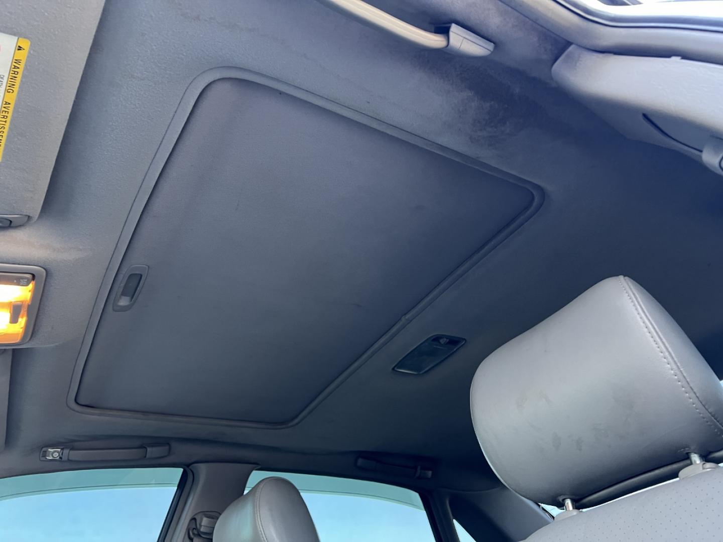 2003 WHITE /Gray Leather TOYOTA AVALON XL (4T1BF28B53U) with an 3.0L V6 engine, Automatic transmission, located at 2990 Old Orchard Rd., Jackson, MO, 63755, 37.354214, -89.612106 - 2003 Toyota Avalon XL 132xxx miles Front Wheel Drive 3.0L V6 Automatic Leather Power Seats Sunroof Cruise Power Windows/Locks/Mirrors We have financing available and we accept trades! Fill out a credit application on our website or come by today! If you have any questions, give us a call - Photo#2