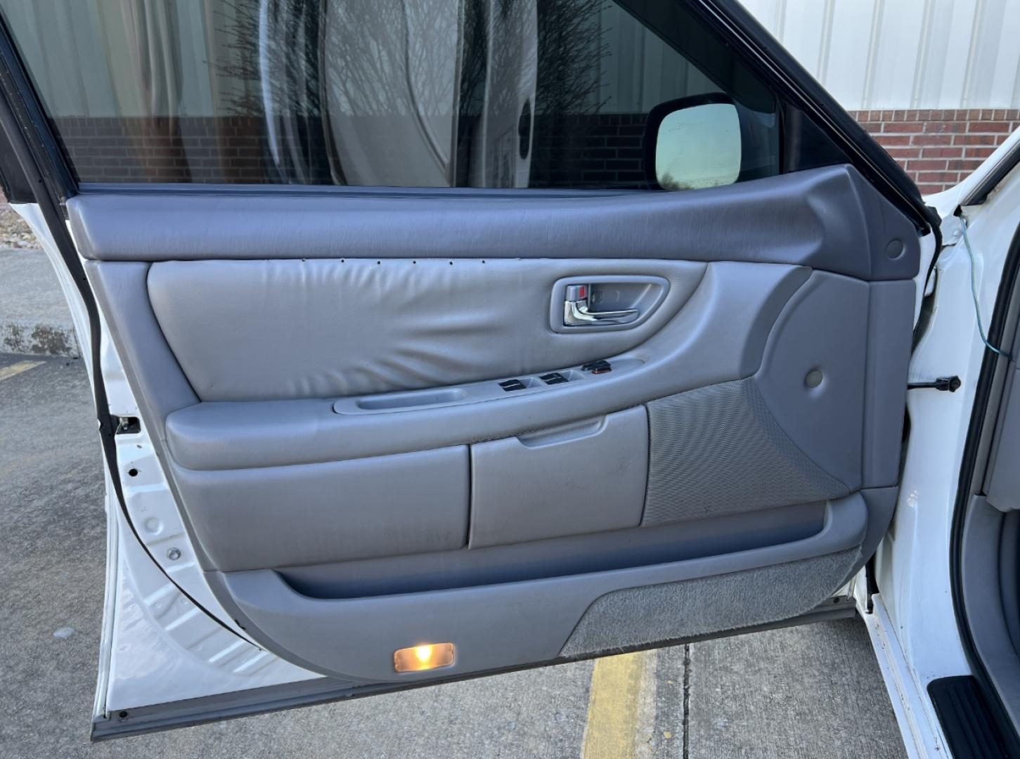 2003 WHITE /Gray Leather TOYOTA AVALON XL (4T1BF28B53U) with an 3.0L V6 engine, Automatic transmission, located at 2990 Old Orchard Rd., Jackson, MO, 63755, 37.354214, -89.612106 - 2003 Toyota Avalon XL 132xxx miles Front Wheel Drive 3.0L V6 Automatic Leather Power Seats Sunroof Cruise Power Windows/Locks/Mirrors We have financing available and we accept trades! Fill out a credit application on our website or come by today! If you have any questions, give us a call - Photo#11