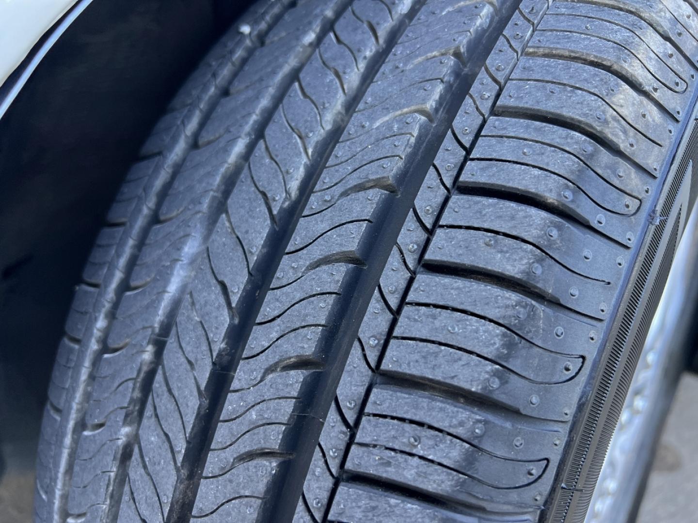 2003 WHITE /Gray Leather TOYOTA AVALON XL (4T1BF28B53U) with an 3.0L V6 engine, Automatic transmission, located at 2990 Old Orchard Rd., Jackson, MO, 63755, 37.354214, -89.612106 - 2003 Toyota Avalon XL 132xxx miles Front Wheel Drive 3.0L V6 Automatic Leather Power Seats Sunroof Cruise Power Windows/Locks/Mirrors We have financing available and we accept trades! Fill out a credit application on our website or come by today! If you have any questions, give us a call - Photo#31