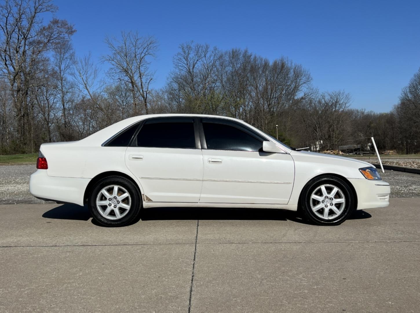 2003 WHITE /Gray Leather TOYOTA AVALON XL (4T1BF28B53U) with an 3.0L V6 engine, Automatic transmission, located at 2990 Old Orchard Rd., Jackson, MO, 63755, 37.354214, -89.612106 - 2003 Toyota Avalon XL 132xxx miles Front Wheel Drive 3.0L V6 Automatic Leather Power Seats Sunroof Cruise Power Windows/Locks/Mirrors We have financing available and we accept trades! Fill out a credit application on our website or come by today! If you have any questions, give us a call - Photo#6
