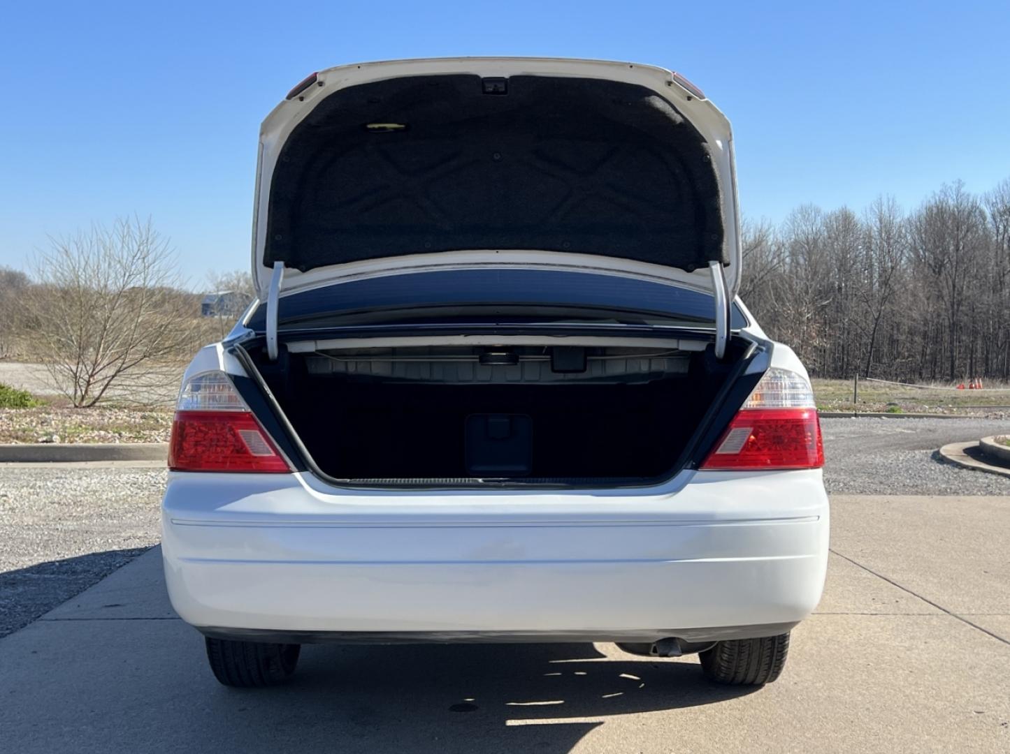 2003 WHITE /Gray Leather TOYOTA AVALON XL (4T1BF28B53U) with an 3.0L V6 engine, Automatic transmission, located at 2990 Old Orchard Rd., Jackson, MO, 63755, 37.354214, -89.612106 - 2003 Toyota Avalon XL 132xxx miles Front Wheel Drive 3.0L V6 Automatic Leather Power Seats Sunroof Cruise Power Windows/Locks/Mirrors We have financing available and we accept trades! Fill out a credit application on our website or come by today! If you have any questions, give us a call - Photo#17