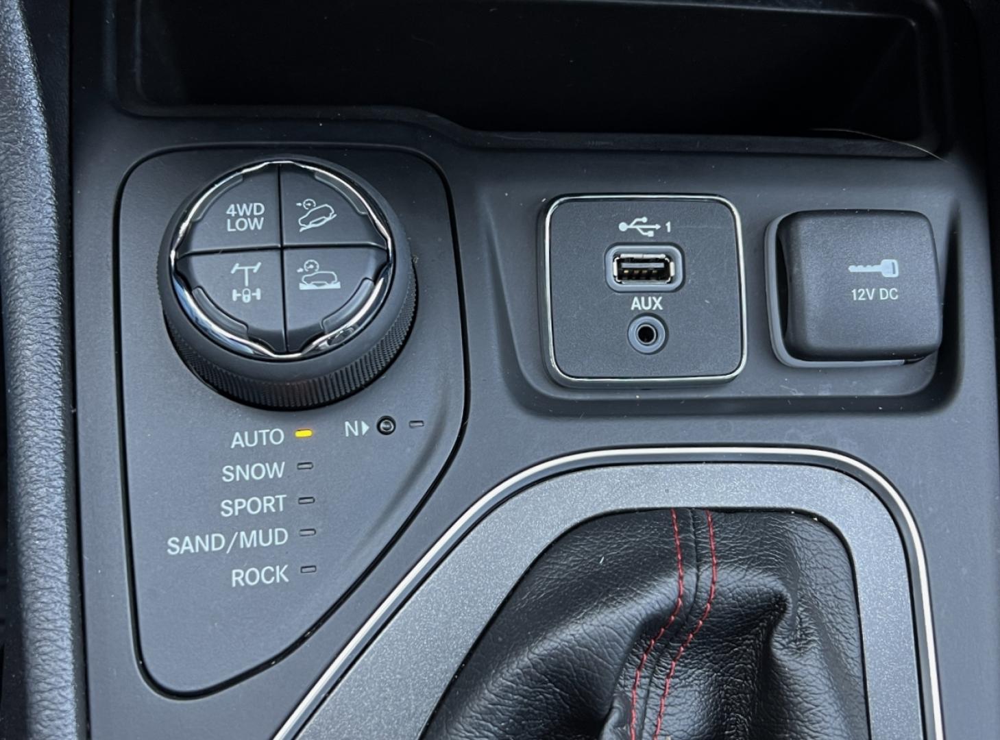 2021 GREY /Black Leather JEEP CHEROKEE TRAILHAWK (1C4PJMBX8MD) with an 3.2L V6 engine, Automatic transmission, located at 2990 Old Orchard Rd., Jackson, MO, 63755, 37.354214, -89.612106 - 2021 Jeep Trailhawk Local 1-Owner Only 38xxx miles 4 Wheel Drive 3.2L V6 Automatic Leather Navigation Power/Heated Seats Heated Steering Wheel Backup Camera Sunroof Bluetooth Remote Start Cruise Power Windows/Locks/Mirrors We have financing available and we accept trades! Fill out a - Photo#2