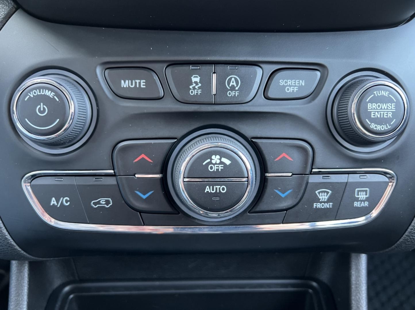 2021 GREY /Black Leather JEEP CHEROKEE TRAILHAWK (1C4PJMBX8MD) with an 3.2L V6 engine, Automatic transmission, located at 2990 Old Orchard Rd., Jackson, MO, 63755, 37.354214, -89.612106 - 2021 Jeep Trailhawk Local 1-Owner Only 38xxx miles 4 Wheel Drive 3.2L V6 Automatic Leather Navigation Power/Heated Seats Heated Steering Wheel Backup Camera Sunroof Bluetooth Remote Start Cruise Power Windows/Locks/Mirrors We have financing available and we accept trades! Fill out a - Photo#29