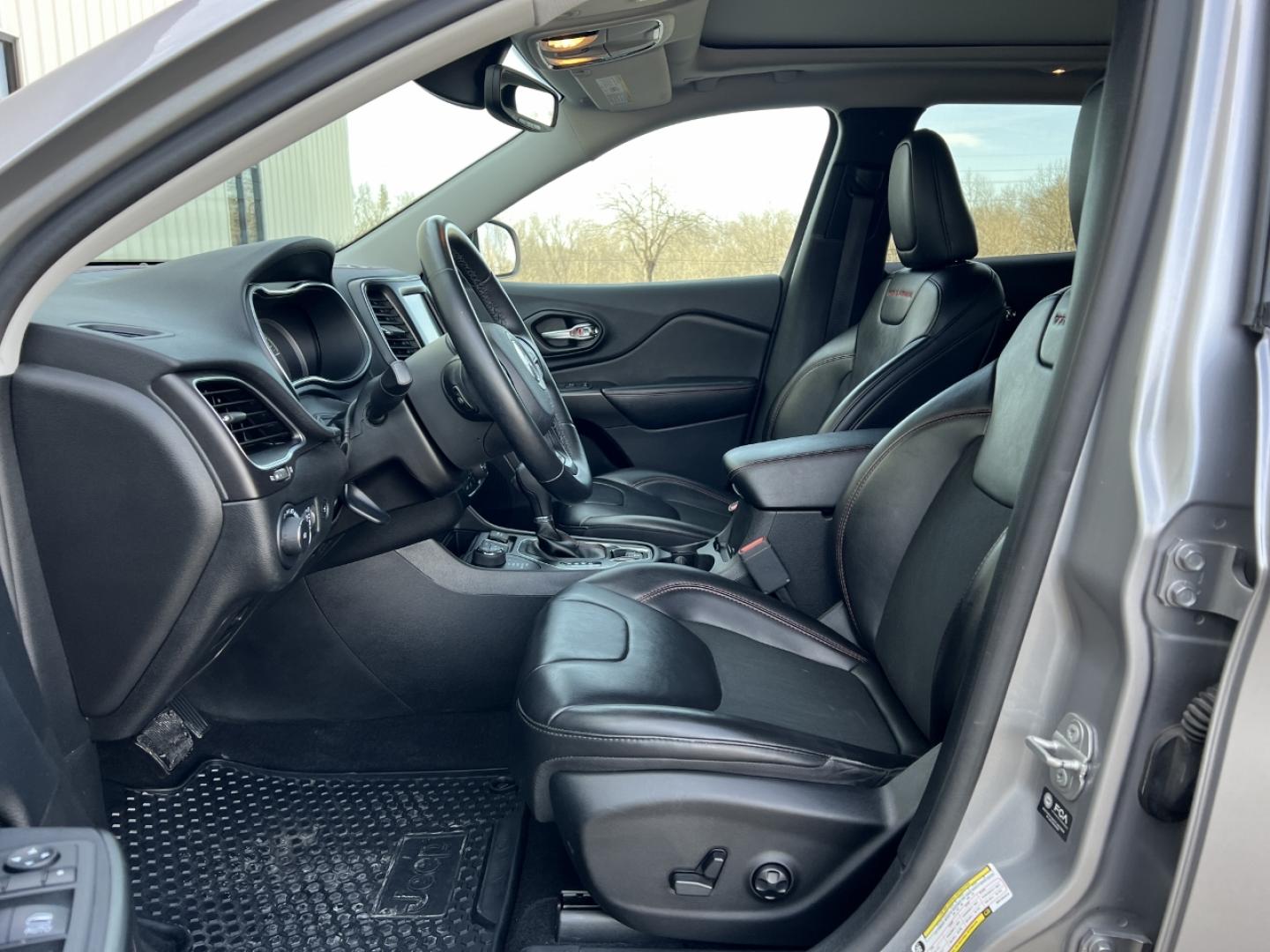 2021 GREY /Black Leather JEEP CHEROKEE TRAILHAWK (1C4PJMBX8MD) with an 3.2L V6 engine, Automatic transmission, located at 2990 Old Orchard Rd., Jackson, MO, 63755, 37.354214, -89.612106 - 2021 Jeep Trailhawk Local 1-Owner Only 38xxx miles 4 Wheel Drive 3.2L V6 Automatic Leather Navigation Power/Heated Seats Heated Steering Wheel Backup Camera Sunroof Bluetooth Remote Start Cruise Power Windows/Locks/Mirrors We have financing available and we accept trades! Fill out a - Photo#17