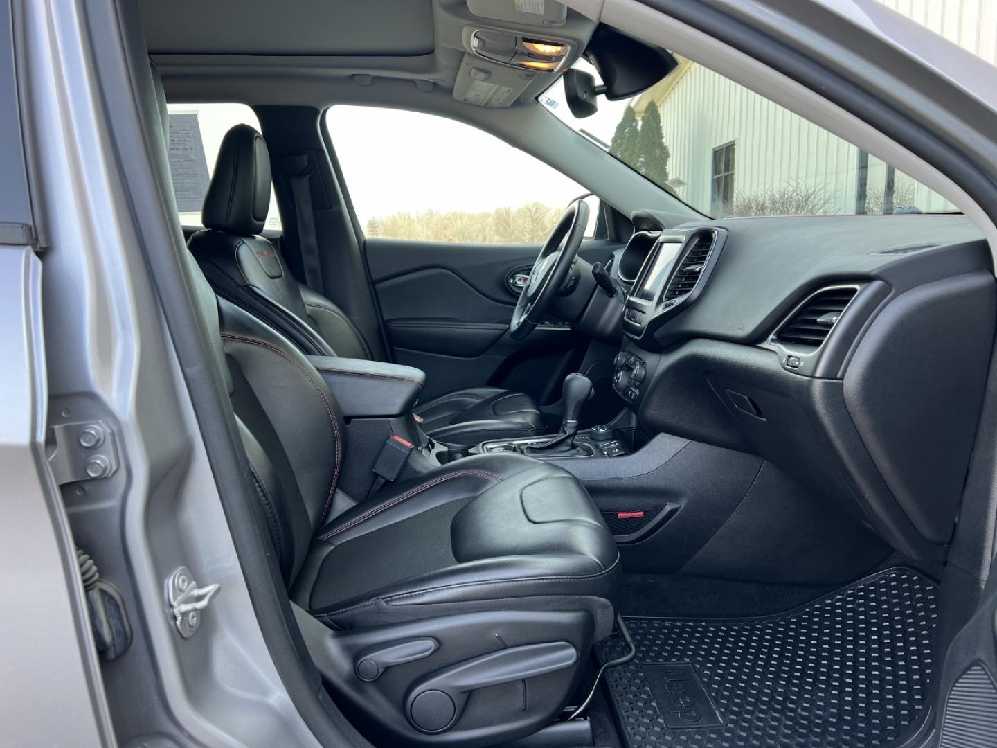 2021 GREY /Black Leather JEEP CHEROKEE TRAILHAWK (1C4PJMBX8MD) with an 3.2L V6 engine, Automatic transmission, located at 2990 Old Orchard Rd., Jackson, MO, 63755, 37.354214, -89.612106 - 2021 Jeep Trailhawk Local 1-Owner Only 38xxx miles 4 Wheel Drive 3.2L V6 Automatic Leather Navigation Power/Heated Seats Heated Steering Wheel Backup Camera Sunroof Bluetooth Remote Start Cruise Power Windows/Locks/Mirrors We have financing available and we accept trades! Fill out a - Photo#19