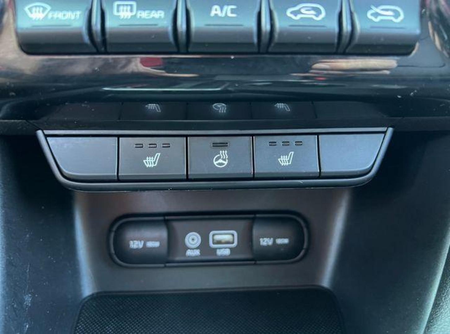 2019 WHITE /Black KIA SPORTAGE EX (KNDPN3AC6K7) with an 2.4L engine, Automatic transmission, located at 2990 Old Orchard Rd., Jackson, MO, 63755, 37.354214, -89.612106 - Photo#3