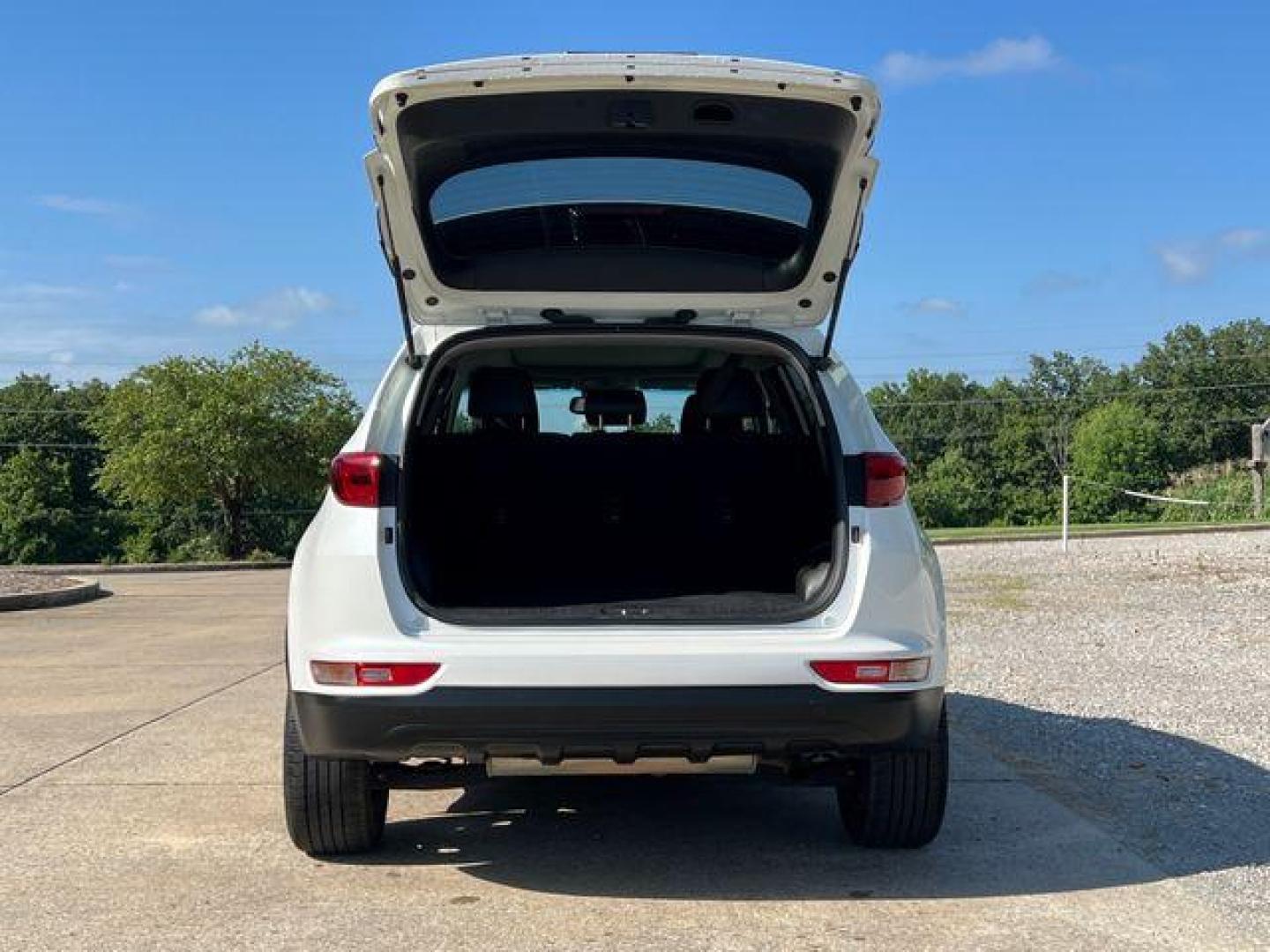 2019 WHITE /Black KIA SPORTAGE EX (KNDPN3AC6K7) with an 2.4L engine, Automatic transmission, located at 2990 Old Orchard Rd., Jackson, MO, 63755, 37.354214, -89.612106 - Photo#21