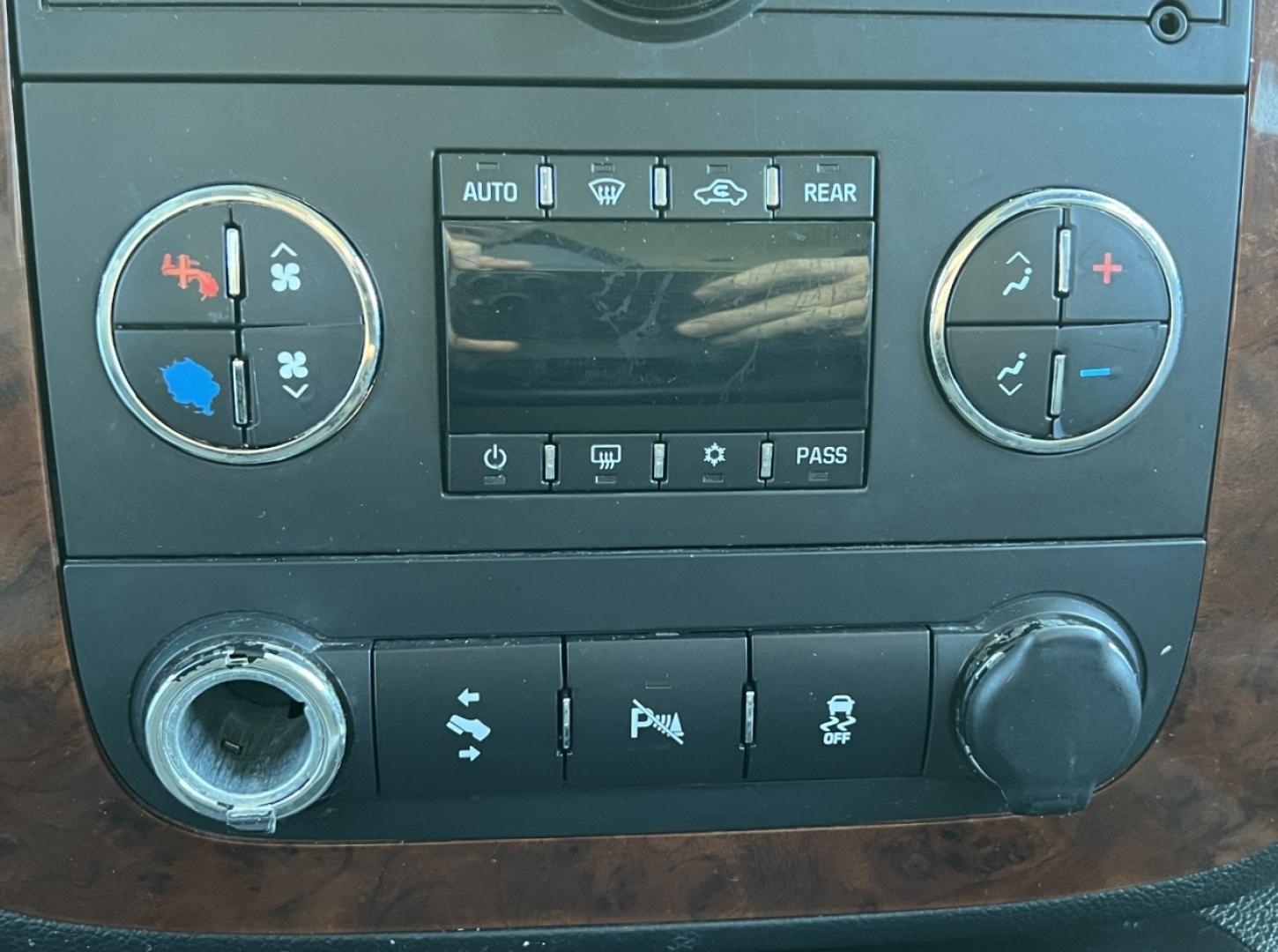 2012 BLACK /Black Leather CHEVROLET TAHOE 1500 LT (1GNSCBE04CR) with an 5.3L V8 engine, Automatic transmission, located at 2990 Old Orchard Rd., Jackson, MO, 63755, 37.354214, -89.612106 - 2012 Chevrolet Tahoe 1500 LT 163xxx miles Rear Wheel Drive 5.3L V8 Automatic Leather 22" Wheels Power/Heated Seats Heated Rear Seats Cruise Remote Start Power Windows/Locks/Mirrors We have financing available and we accept trades! Fill out a credit application on our website or come by t - Photo#26