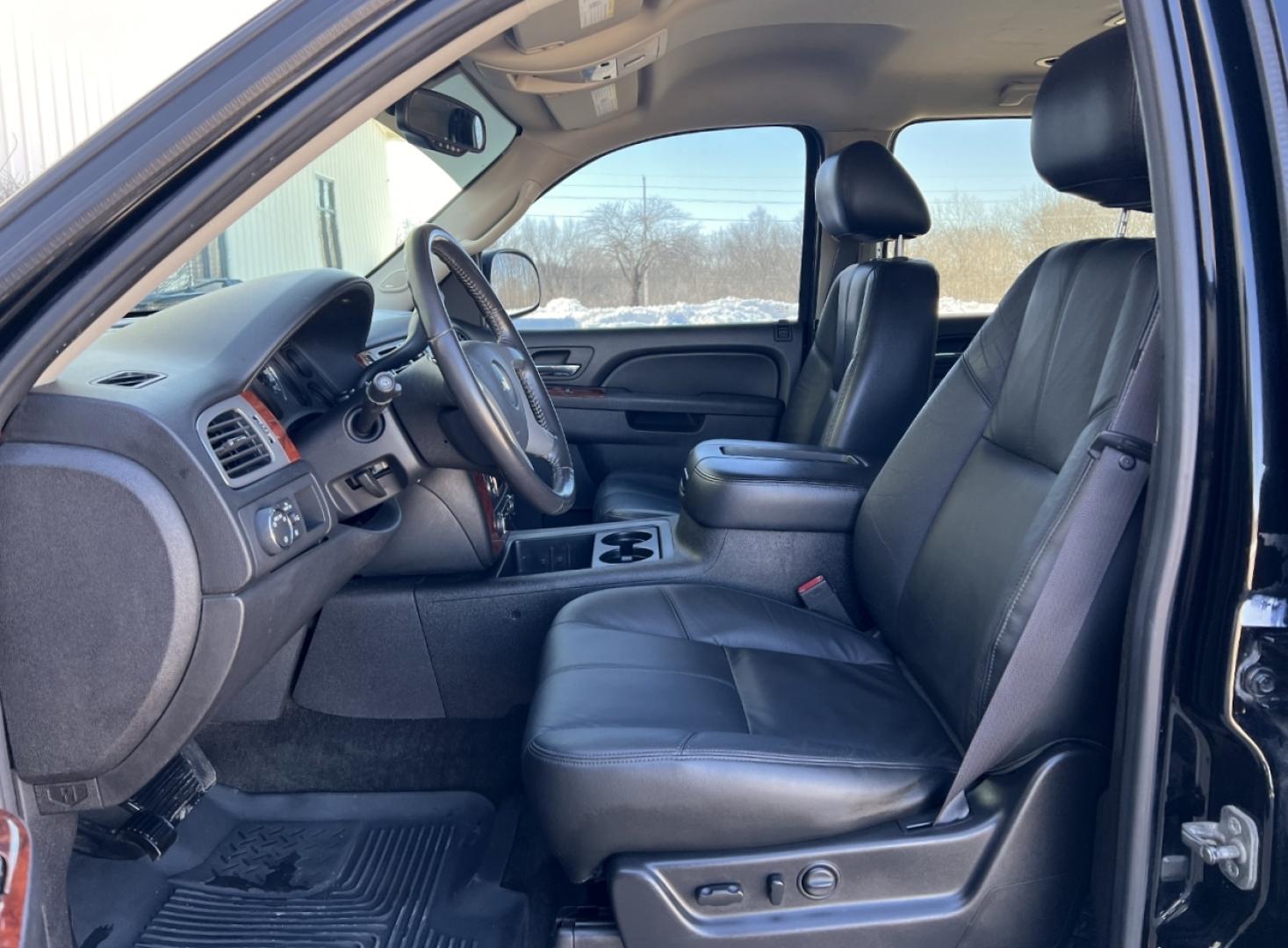 2012 BLACK /Black Leather CHEVROLET TAHOE 1500 LT (1GNSCBE04CR) with an 5.3L V8 engine, Automatic transmission, located at 2990 Old Orchard Rd., Jackson, MO, 63755, 37.354214, -89.612106 - 2012 Chevrolet Tahoe 1500 LT 163xxx miles Rear Wheel Drive 5.3L V8 Automatic Leather 22" Wheels Power/Heated Seats Heated Rear Seats Cruise Remote Start Power Windows/Locks/Mirrors We have financing available and we accept trades! Fill out a credit application on our website or come by t - Photo#13