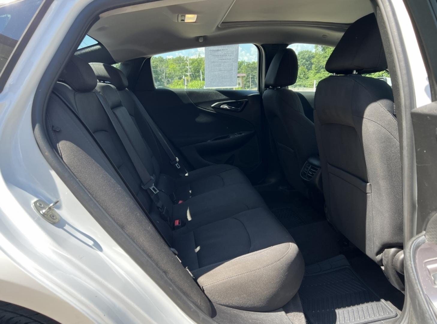2018 WHITE /Black Cloth CHEVROLET MALIBU LT (1G1ZD5ST7JF) with an 1.5L 4 Cyl. engine, Automatic transmission, located at 2990 Old Orchard Rd., Jackson, MO, 63755, 37.354214, -89.612106 - 2018 Chevrolet Malibu LT 141xxx miles Front Wheel Drive 1.5L 4 Cyl. Automatic Backup Camera Power Driver Seat Bluetooth Remote Start Cruise Power Windows/Locks/Mirrors We have financing available and we accept trades! Fill out a credit application on our website or come by today! If you - Photo#17