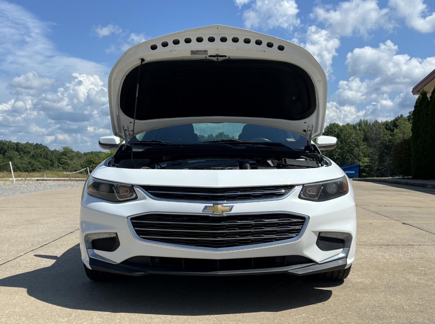 2018 WHITE /Black Cloth CHEVROLET MALIBU LT (1G1ZD5ST7JF) with an 1.5L 4 Cyl. engine, Automatic transmission, located at 2990 Old Orchard Rd., Jackson, MO, 63755, 37.354214, -89.612106 - 2018 Chevrolet Malibu LT 141xxx miles Front Wheel Drive 1.5L 4 Cyl. Automatic Backup Camera Power Driver Seat Bluetooth Remote Start Cruise Power Windows/Locks/Mirrors We have financing available and we accept trades! Fill out a credit application on our website or come by today! If you - Photo#34