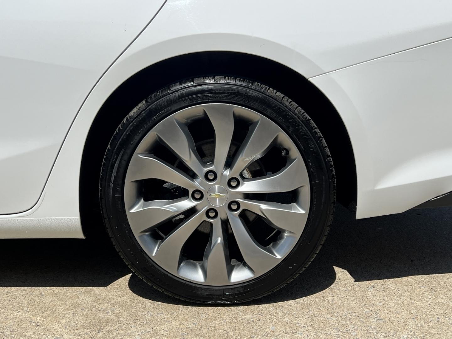 2018 WHITE /Black Cloth CHEVROLET MALIBU LT (1G1ZD5ST7JF) with an 1.5L 4 Cyl. engine, Automatic transmission, located at 2990 Old Orchard Rd., Jackson, MO, 63755, 37.354214, -89.612106 - 2018 Chevrolet Malibu LT 141xxx miles Front Wheel Drive 1.5L 4 Cyl. Automatic Backup Camera Power Driver Seat Bluetooth Remote Start Cruise Power Windows/Locks/Mirrors We have financing available and we accept trades! Fill out a credit application on our website or come by today! If you - Photo#38