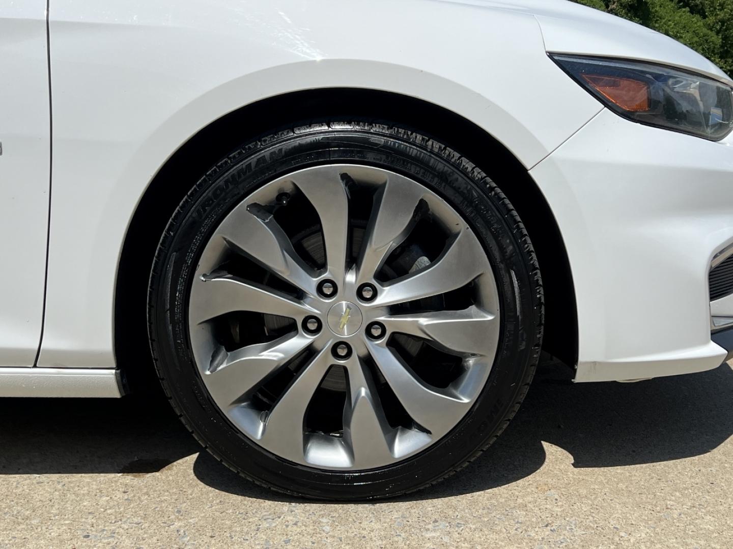 2018 WHITE /Black Cloth CHEVROLET MALIBU LT (1G1ZD5ST7JF) with an 1.5L 4 Cyl. engine, Automatic transmission, located at 2990 Old Orchard Rd., Jackson, MO, 63755, 37.354214, -89.612106 - 2018 Chevrolet Malibu LT 141xxx miles Front Wheel Drive 1.5L 4 Cyl. Automatic Backup Camera Power Driver Seat Bluetooth Remote Start Cruise Power Windows/Locks/Mirrors We have financing available and we accept trades! Fill out a credit application on our website or come by today! If you - Photo#40