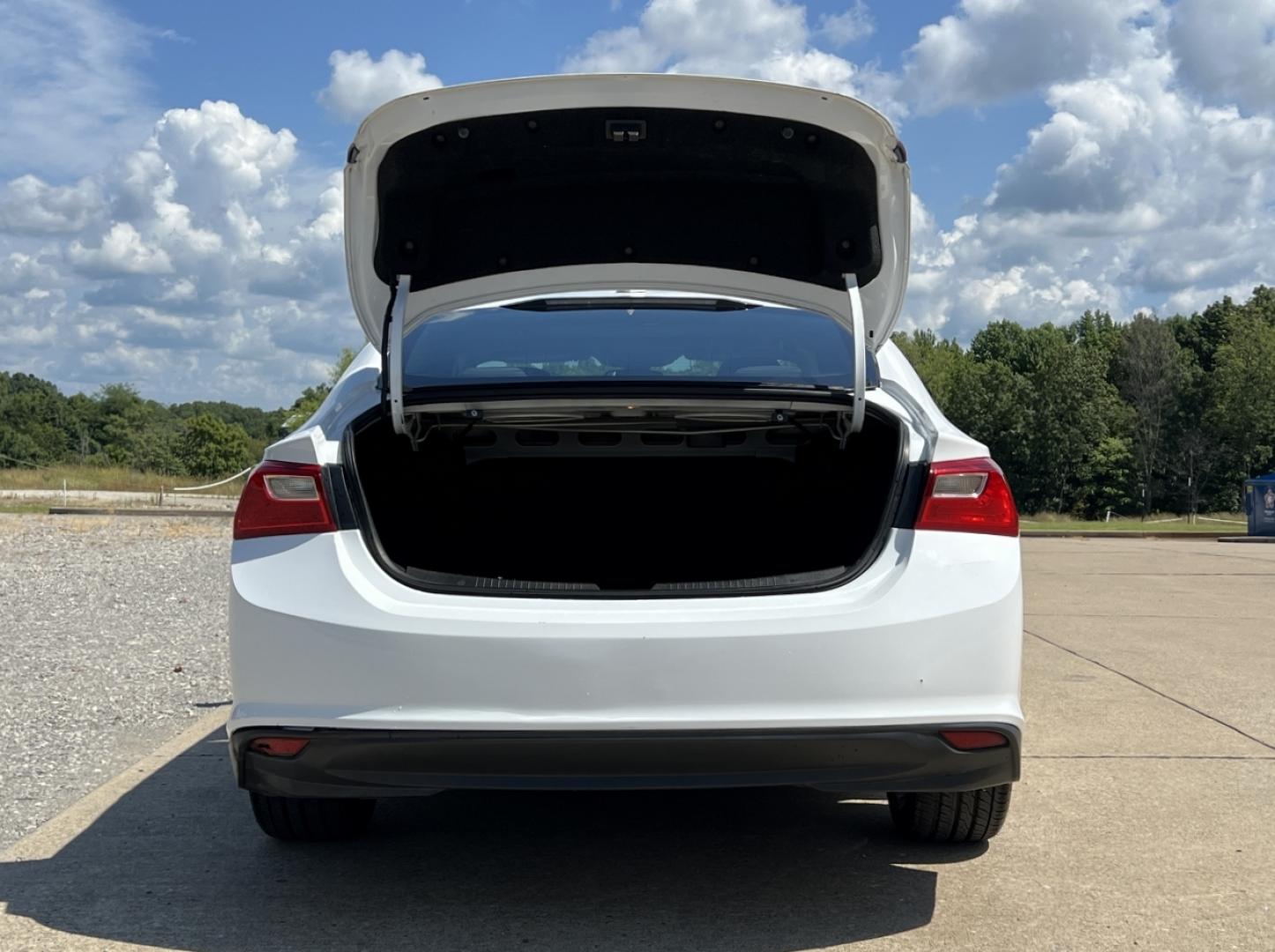 2018 WHITE /Black Cloth CHEVROLET MALIBU LT (1G1ZD5ST7JF) with an 1.5L 4 Cyl. engine, Automatic transmission, located at 2990 Old Orchard Rd., Jackson, MO, 63755, 37.354214, -89.612106 - 2018 Chevrolet Malibu LT 141xxx miles Front Wheel Drive 1.5L 4 Cyl. Automatic Backup Camera Power Driver Seat Bluetooth Remote Start Cruise Power Windows/Locks/Mirrors We have financing available and we accept trades! Fill out a credit application on our website or come by today! If you - Photo#18