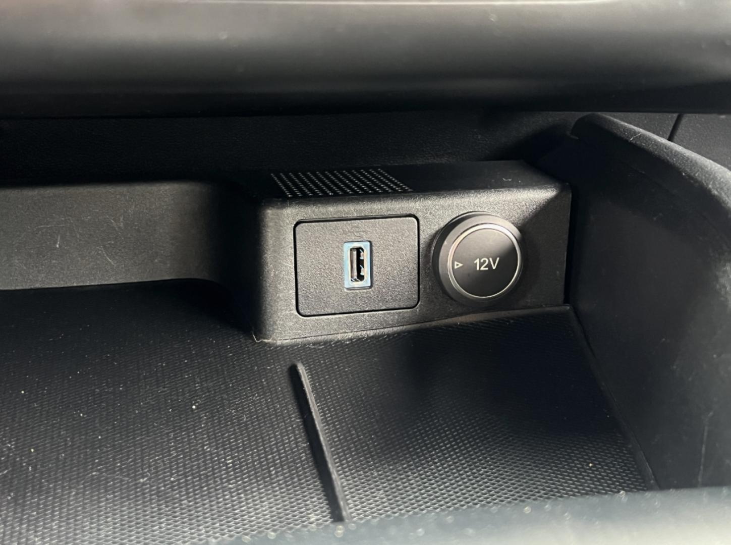 2020 WHITE /Gray Cloth FORD ESCAPE S (1FMCU9F69LU) with an 1.5L 3 Cyl. engine, Automatic transmission, located at 506 S. Kingshighway, Cape Girardeau, MO, 63703, (573) 235-5000, 37.294991, -89.553635 - 2020 Ford Escape S 1-Owner 76xxx miles 4 Wheel Drive 1.5L 3 Cyl. Automatic Backup Camera Bluetooth Cruise Power Windows/Locks/Mirrors We have financing available and we accept trades! Fill out a credit application on our website or come by today! If you have any questions, give us a call - Photo#24