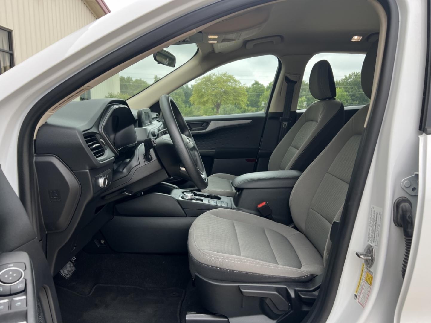 2020 WHITE /Gray Cloth FORD ESCAPE S (1FMCU9F69LU) with an 1.5L 3 Cyl. engine, Automatic transmission, located at 506 S. Kingshighway, Cape Girardeau, MO, 63703, (573) 235-5000, 37.294991, -89.553635 - 2020 Ford Escape S 1-Owner 76xxx miles 4 Wheel Drive 1.5L 3 Cyl. Automatic Backup Camera Bluetooth Cruise Power Windows/Locks/Mirrors We have financing available and we accept trades! Fill out a credit application on our website or come by today! If you have any questions, give us a call - Photo#11