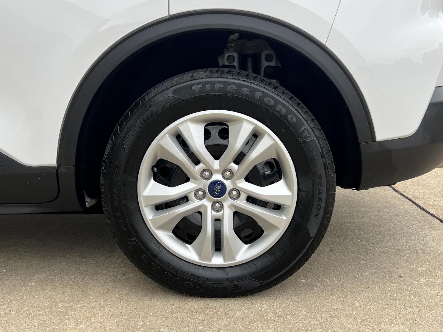 2020 WHITE /Gray Cloth FORD ESCAPE S (1FMCU9F69LU) with an 1.5L 3 Cyl. engine, Automatic transmission, located at 506 S. Kingshighway, Cape Girardeau, MO, 63703, (573) 235-5000, 37.294991, -89.553635 - 2020 Ford Escape S 1-Owner 76xxx miles 4 Wheel Drive 1.5L 3 Cyl. Automatic Backup Camera Bluetooth Cruise Power Windows/Locks/Mirrors We have financing available and we accept trades! Fill out a credit application on our website or come by today! If you have any questions, give us a call - Photo#31