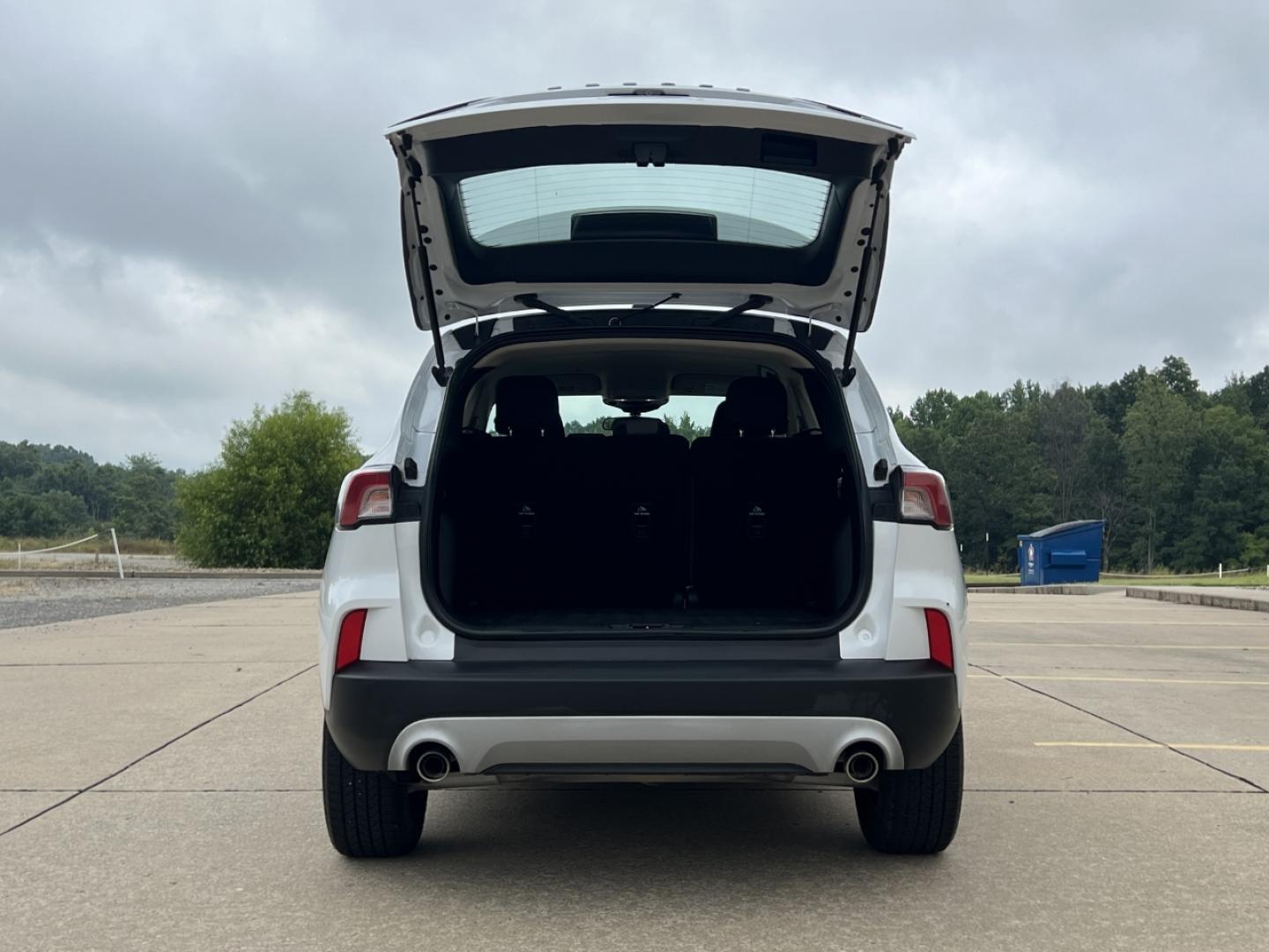 2020 WHITE /Gray Cloth FORD ESCAPE S (1FMCU9F69LU) with an 1.5L 3 Cyl. engine, Automatic transmission, located at 506 S. Kingshighway, Cape Girardeau, MO, 63703, (573) 235-5000, 37.294991, -89.553635 - 2020 Ford Escape S 1-Owner 76xxx miles 4 Wheel Drive 1.5L 3 Cyl. Automatic Backup Camera Bluetooth Cruise Power Windows/Locks/Mirrors We have financing available and we accept trades! Fill out a credit application on our website or come by today! If you have any questions, give us a call - Photo#16