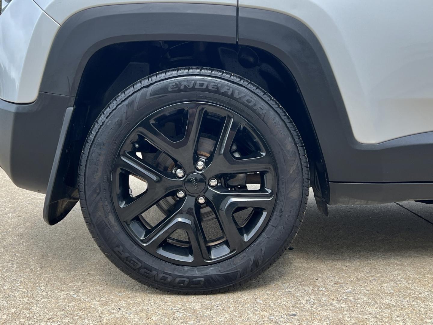 2019 SILVER /Black Cloth JEEP RENEGADE LATITUDE (ZACNJABB5KP) with an 2.4L 4 Cyl. engine, Automatic transmission, located at 506 S. Kingshighway, Cape Girardeau, MO, 63703, (573) 235-5000, 37.294991, -89.553635 - 2019 Jeep Renegade Latitude 76xxx miles Front Wheel Drive 2.4L 4 Cyl. Automatic Backup Camera Bluetooth Cruise Power Windows/Locks/Mirrors We have financing available and we accept trades! Fill out a credit application on our website or come by today! If you have any questions, give us a c - Photo#33