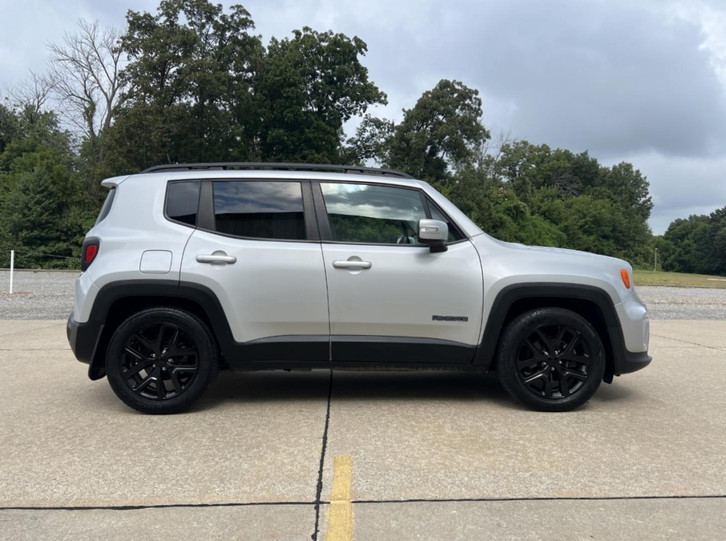 2019 SILVER /Black Cloth JEEP RENEGADE LATITUDE (ZACNJABB5KP) with an 2.4L 4 Cyl. engine, Automatic transmission, located at 506 S. Kingshighway, Cape Girardeau, MO, 63703, (573) 235-5000, 37.294991, -89.553635 - 2019 Jeep Renegade Latitude 76xxx miles Front Wheel Drive 2.4L 4 Cyl. Automatic Backup Camera Bluetooth Cruise Power Windows/Locks/Mirrors We have financing available and we accept trades! Fill out a credit application on our website or come by today! If you have any questions, give us a c - Photo#5