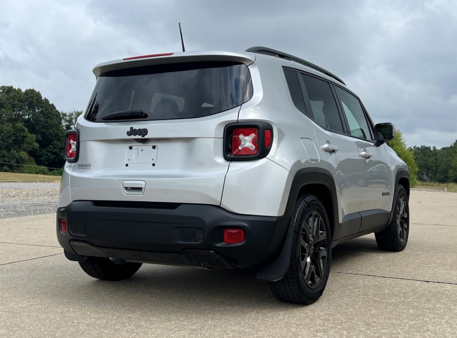 2019 SILVER /Black Cloth JEEP RENEGADE LATITUDE (ZACNJABB5KP) with an 2.4L 4 Cyl. engine, Automatic transmission, located at 506 S. Kingshighway, Cape Girardeau, MO, 63703, (573) 235-5000, 37.294991, -89.553635 - 2019 Jeep Renegade Latitude 76xxx miles Front Wheel Drive 2.4L 4 Cyl. Automatic Backup Camera Bluetooth Cruise Power Windows/Locks/Mirrors We have financing available and we accept trades! Fill out a credit application on our website or come by today! If you have any questions, give us a c - Photo#6