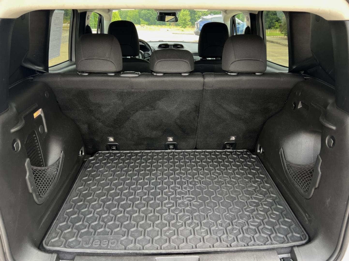 2019 SILVER /Black Cloth JEEP RENEGADE LATITUDE (ZACNJABB5KP) with an 2.4L 4 Cyl. engine, Automatic transmission, located at 506 S. Kingshighway, Cape Girardeau, MO, 63703, (573) 235-5000, 37.294991, -89.553635 - 2019 Jeep Renegade Latitude 76xxx miles Front Wheel Drive 2.4L 4 Cyl. Automatic Backup Camera Bluetooth Cruise Power Windows/Locks/Mirrors We have financing available and we accept trades! Fill out a credit application on our website or come by today! If you have any questions, give us a c - Photo#17