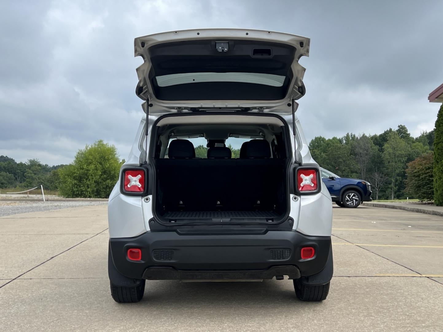 2019 SILVER /Black Cloth JEEP RENEGADE LATITUDE (ZACNJABB5KP) with an 2.4L 4 Cyl. engine, Automatic transmission, located at 506 S. Kingshighway, Cape Girardeau, MO, 63703, (573) 235-5000, 37.294991, -89.553635 - 2019 Jeep Renegade Latitude 76xxx miles Front Wheel Drive 2.4L 4 Cyl. Automatic Backup Camera Bluetooth Cruise Power Windows/Locks/Mirrors We have financing available and we accept trades! Fill out a credit application on our website or come by today! If you have any questions, give us a c - Photo#16