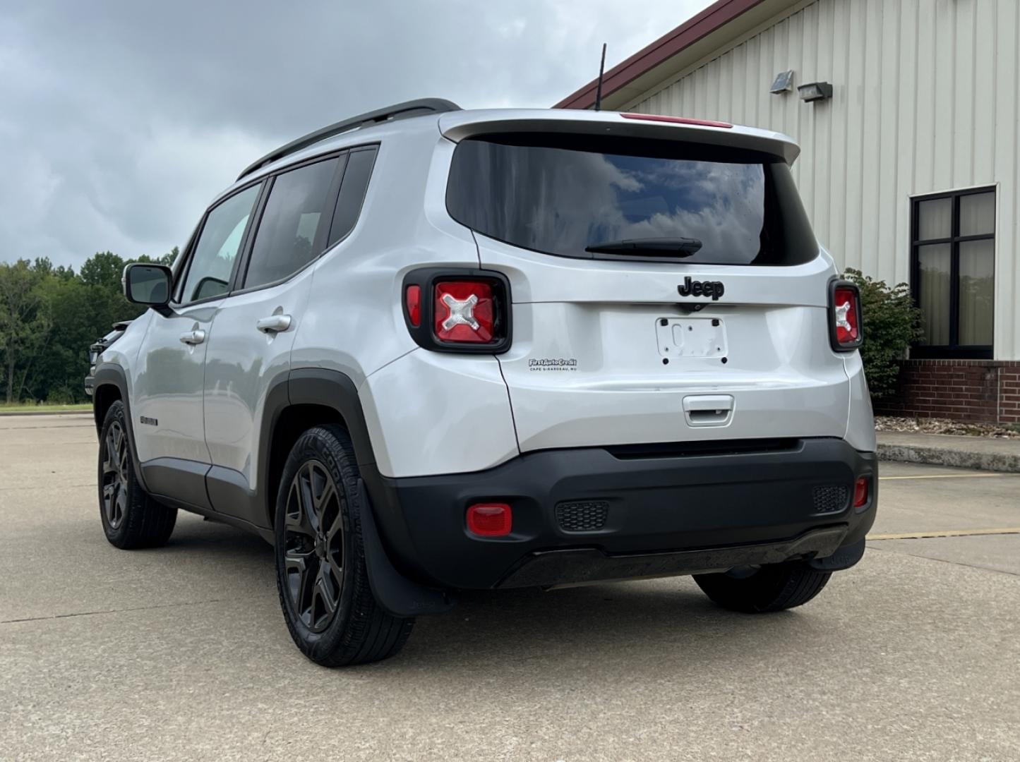 2019 SILVER /Black Cloth JEEP RENEGADE LATITUDE (ZACNJABB5KP) with an 2.4L 4 Cyl. engine, Automatic transmission, located at 506 S. Kingshighway, Cape Girardeau, MO, 63703, (573) 235-5000, 37.294991, -89.553635 - 2019 Jeep Renegade Latitude 76xxx miles Front Wheel Drive 2.4L 4 Cyl. Automatic Backup Camera Bluetooth Cruise Power Windows/Locks/Mirrors We have financing available and we accept trades! Fill out a credit application on our website or come by today! If you have any questions, give us a c - Photo#7