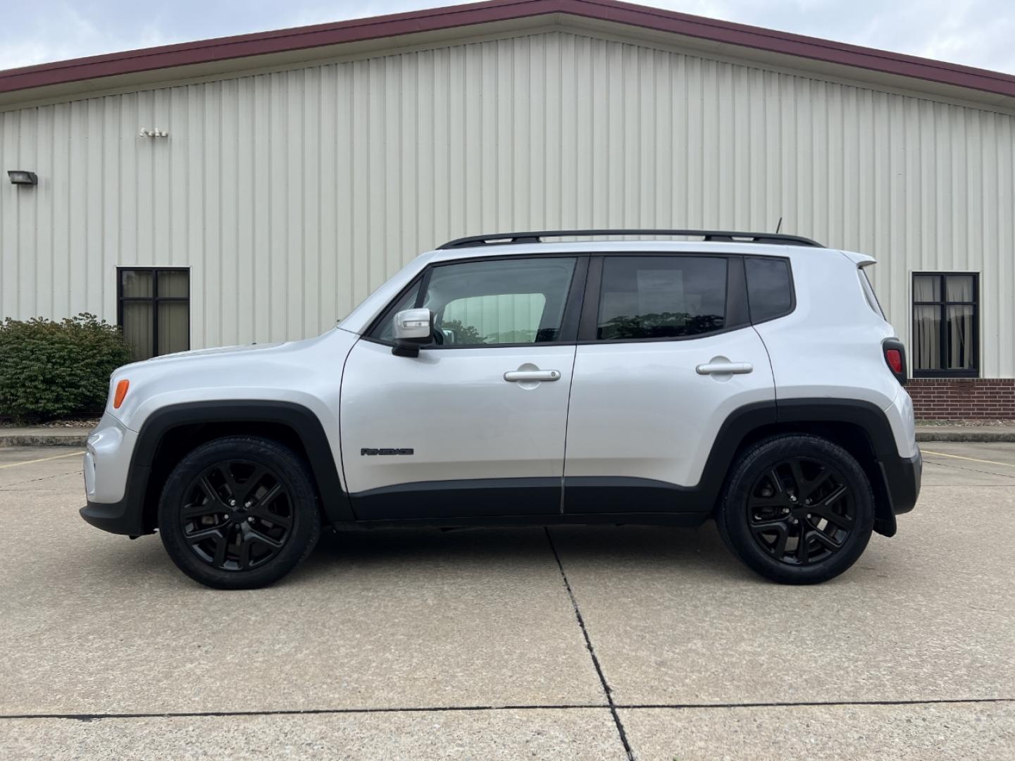 2019 SILVER /Black Cloth JEEP RENEGADE LATITUDE (ZACNJABB5KP) with an 2.4L 4 Cyl. engine, Automatic transmission, located at 506 S. Kingshighway, Cape Girardeau, MO, 63703, (573) 235-5000, 37.294991, -89.553635 - 2019 Jeep Renegade Latitude 76xxx miles Front Wheel Drive 2.4L 4 Cyl. Automatic Backup Camera Bluetooth Cruise Power Windows/Locks/Mirrors We have financing available and we accept trades! Fill out a credit application on our website or come by today! If you have any questions, give us a c - Photo#4