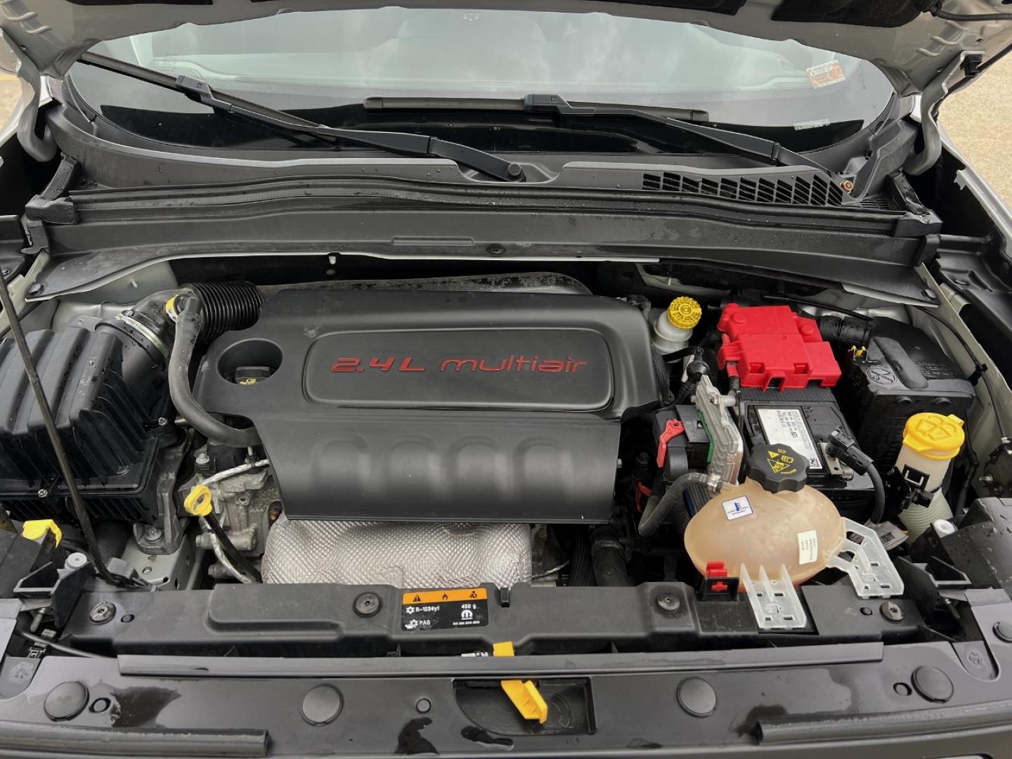 2019 SILVER /Black Cloth JEEP RENEGADE LATITUDE (ZACNJABB5KP) with an 2.4L 4 Cyl. engine, Automatic transmission, located at 506 S. Kingshighway, Cape Girardeau, MO, 63703, (573) 235-5000, 37.294991, -89.553635 - 2019 Jeep Renegade Latitude 76xxx miles Front Wheel Drive 2.4L 4 Cyl. Automatic Backup Camera Bluetooth Cruise Power Windows/Locks/Mirrors We have financing available and we accept trades! Fill out a credit application on our website or come by today! If you have any questions, give us a c - Photo#29