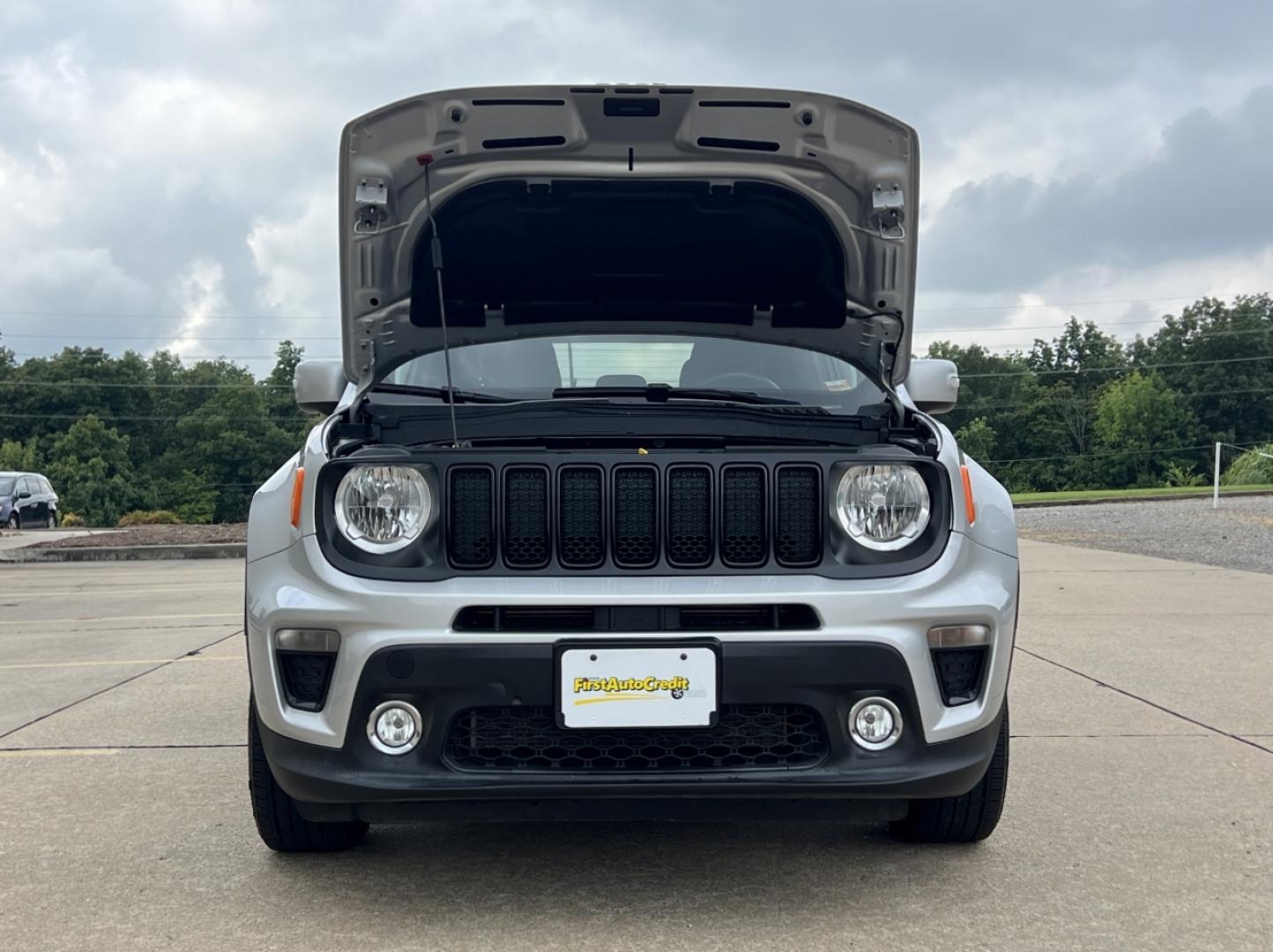 2019 SILVER /Black Cloth JEEP RENEGADE LATITUDE (ZACNJABB5KP) with an 2.4L 4 Cyl. engine, Automatic transmission, located at 506 S. Kingshighway, Cape Girardeau, MO, 63703, (573) 235-5000, 37.294991, -89.553635 - 2019 Jeep Renegade Latitude 76xxx miles Front Wheel Drive 2.4L 4 Cyl. Automatic Backup Camera Bluetooth Cruise Power Windows/Locks/Mirrors We have financing available and we accept trades! Fill out a credit application on our website or come by today! If you have any questions, give us a c - Photo#28