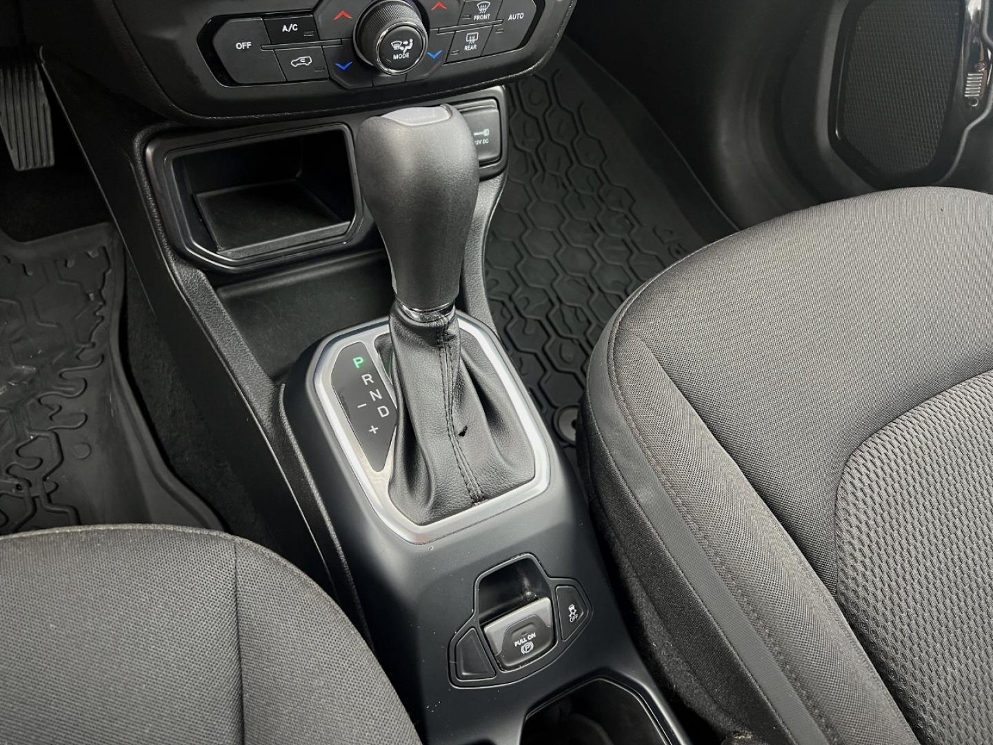 2019 SILVER /Black Cloth JEEP RENEGADE LATITUDE (ZACNJABB5KP) with an 2.4L 4 Cyl. engine, Automatic transmission, located at 506 S. Kingshighway, Cape Girardeau, MO, 63703, (573) 235-5000, 37.294991, -89.553635 - 2019 Jeep Renegade Latitude 76xxx miles Front Wheel Drive 2.4L 4 Cyl. Automatic Backup Camera Bluetooth Cruise Power Windows/Locks/Mirrors We have financing available and we accept trades! Fill out a credit application on our website or come by today! If you have any questions, give us a c - Photo#21