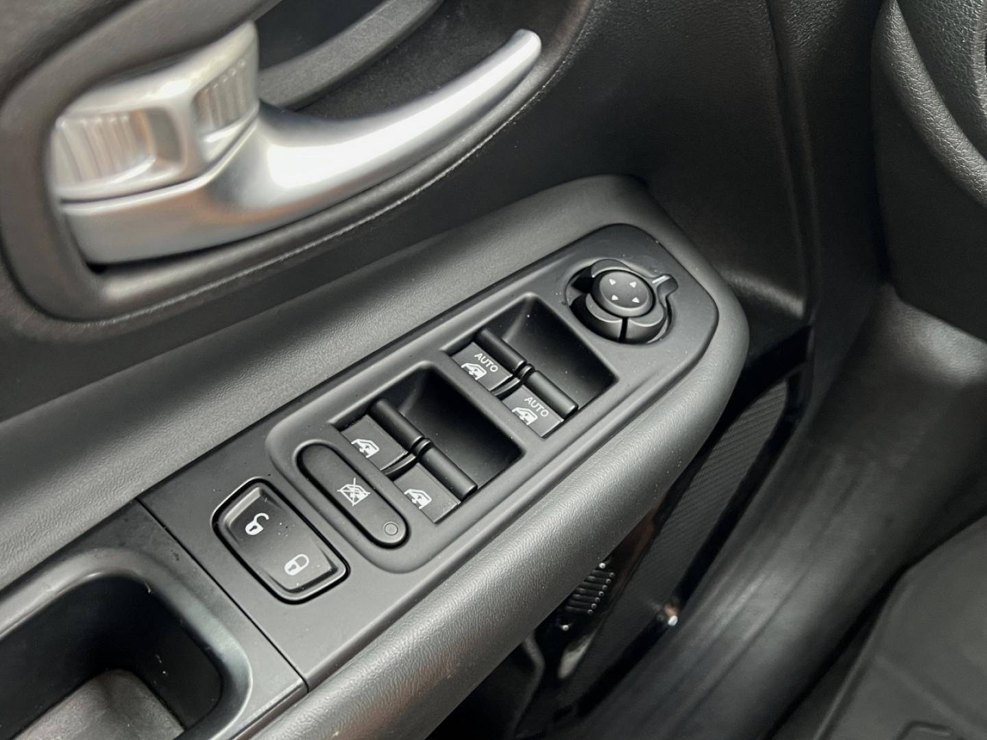 2019 SILVER /Black Cloth JEEP RENEGADE LATITUDE (ZACNJABB5KP) with an 2.4L 4 Cyl. engine, Automatic transmission, located at 506 S. Kingshighway, Cape Girardeau, MO, 63703, (573) 235-5000, 37.294991, -89.553635 - 2019 Jeep Renegade Latitude 76xxx miles Front Wheel Drive 2.4L 4 Cyl. Automatic Backup Camera Bluetooth Cruise Power Windows/Locks/Mirrors We have financing available and we accept trades! Fill out a credit application on our website or come by today! If you have any questions, give us a c - Photo#26