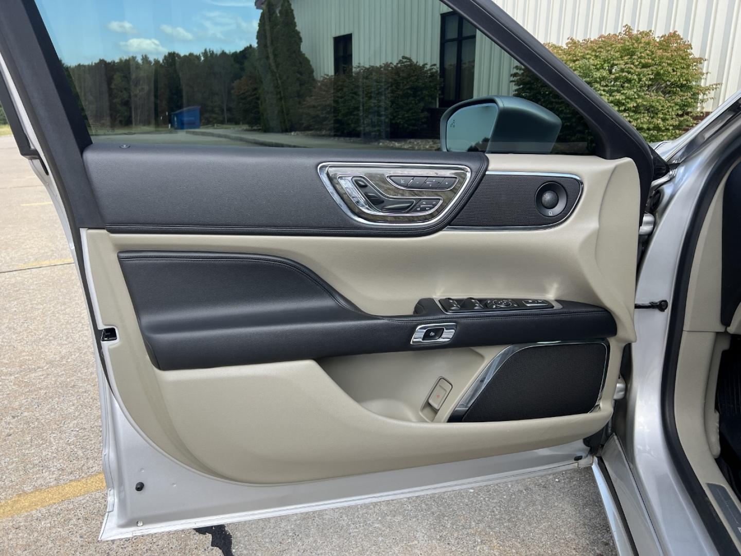 2018 SILVER /Tan Leather Lincoln Continental Reserve AWD (1LN6L9NC3J5) with an 3.0L V6 engine, Automatic transmission, located at 506 S. Kingshighway, Cape Girardeau, MO, 63703, (573) 235-5000, 37.294991, -89.553635 - 2018 Lincoln Continental Reserve 100xxx miles All Wheel Drive 3.0L V6 Automatic Leather Navigation Power/Heated/Cooled Seats Heated Rear Seats Heating Steering Wheel Backup Camera Sunroof Bluetooth Remote Start Cruise Power Windows/Locks/Mirrors We have financing available and we acc - Photo#16