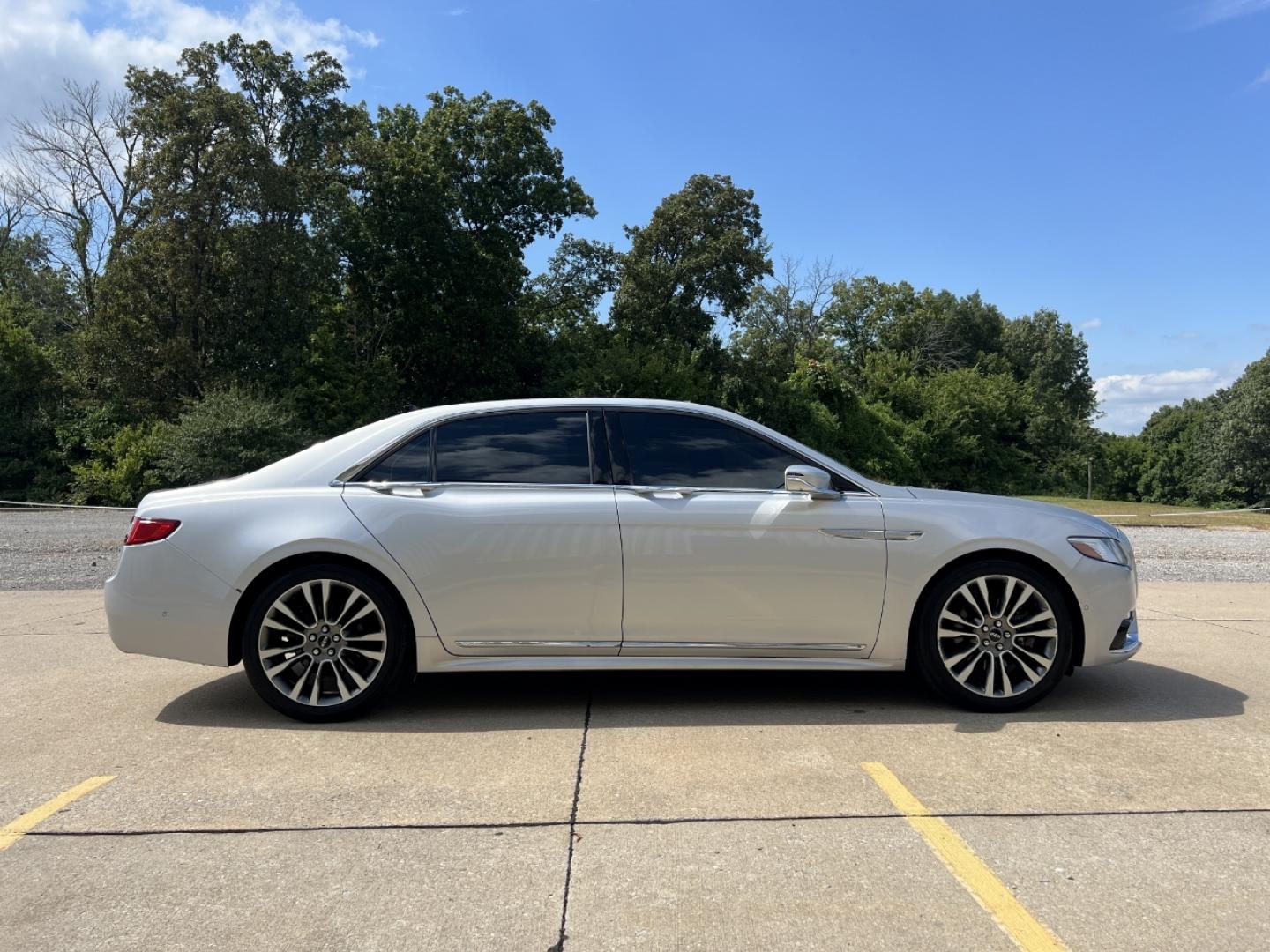 2018 SILVER /Tan Leather Lincoln Continental Reserve AWD (1LN6L9NC3J5) with an 3.0L V6 engine, Automatic transmission, located at 506 S. Kingshighway, Cape Girardeau, MO, 63703, (573) 235-5000, 37.294991, -89.553635 - 2018 Lincoln Continental Reserve 100xxx miles All Wheel Drive 3.0L V6 Automatic Leather Navigation Power/Heated/Cooled Seats Heated Rear Seats Heating Steering Wheel Backup Camera Sunroof Bluetooth Remote Start Cruise Power Windows/Locks/Mirrors We have financing available and we acc - Photo#11