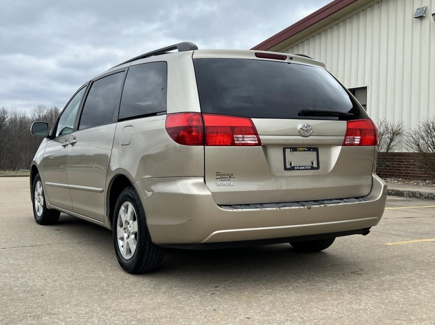 2004 GOLD /Tan Cloth TOYOTA SIENNA XLE (5TDZA22C94S) with an 3.3L V6 engine, Automatic transmission, located at 2990 Old Orchard Rd., Jackson, MO, 63755, 37.354214, -89.612106 - 2004 Toyota Sienna XLE 176xxx miles Front Wheel Drive 3.3L V6 Automatic 3rd Row Power Driver Seat Sunroof Cruise Power Windows/Locks/Mirrors We have financing available and we accept trades! Fill out a credit application on our website or come by today! If you have any questions, give us - Photo#8